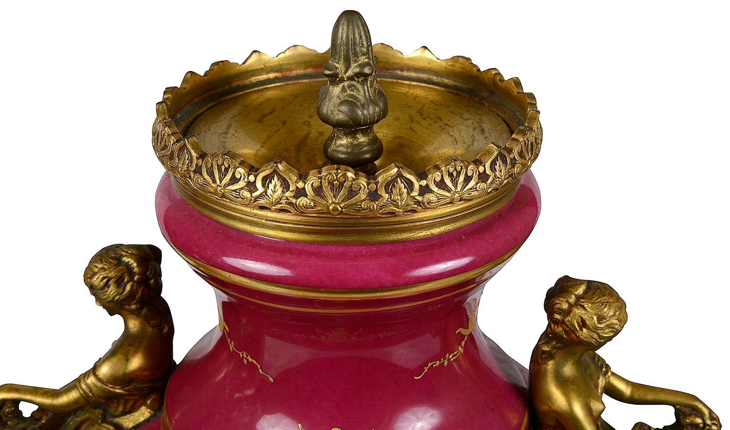 Coppia di lampade francesi in porcellana in stile Serves, 1890. in vendita 6