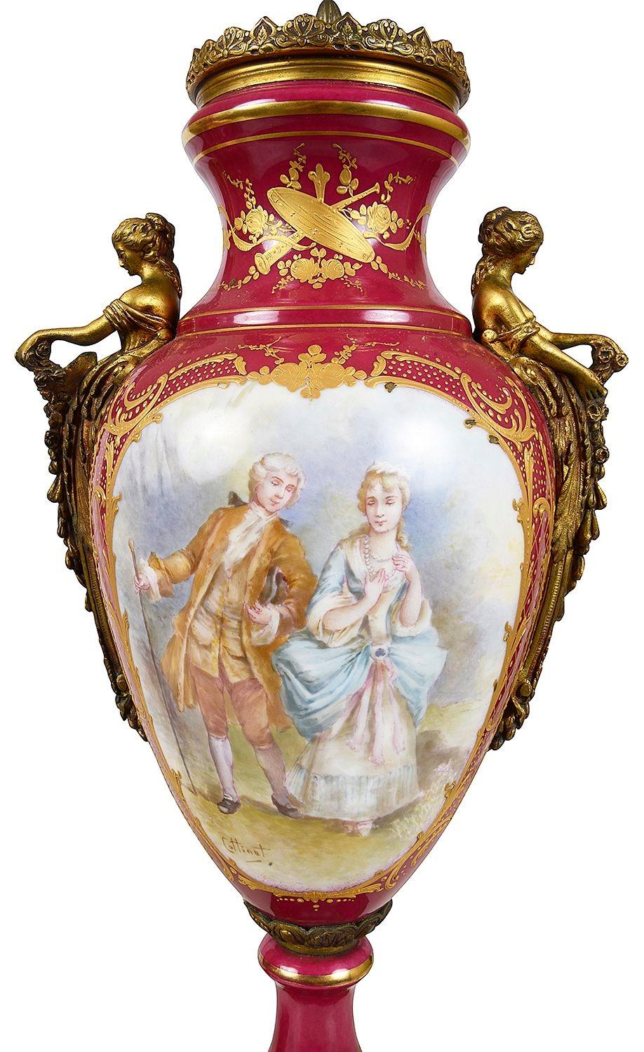 Francese Coppia di lampade francesi in porcellana in stile Serves, 1890. in vendita