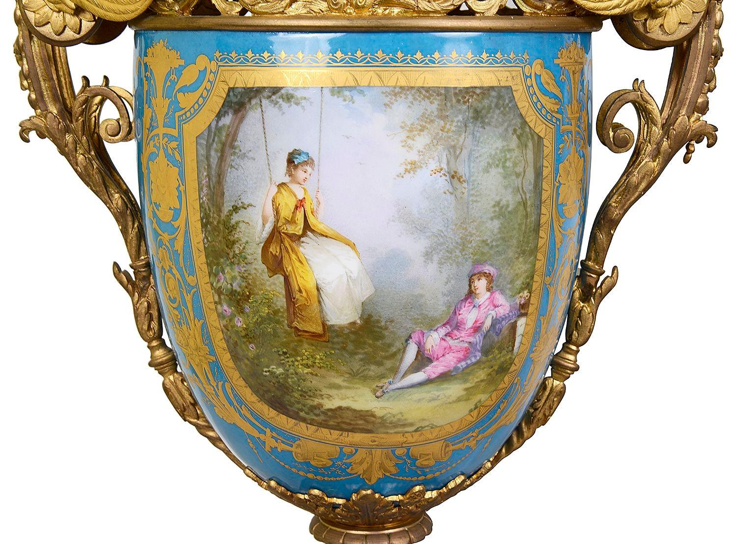 Luigi XVI Coppia di vasi in porcellana francese in stile Sèvres. circa 1880 in vendita