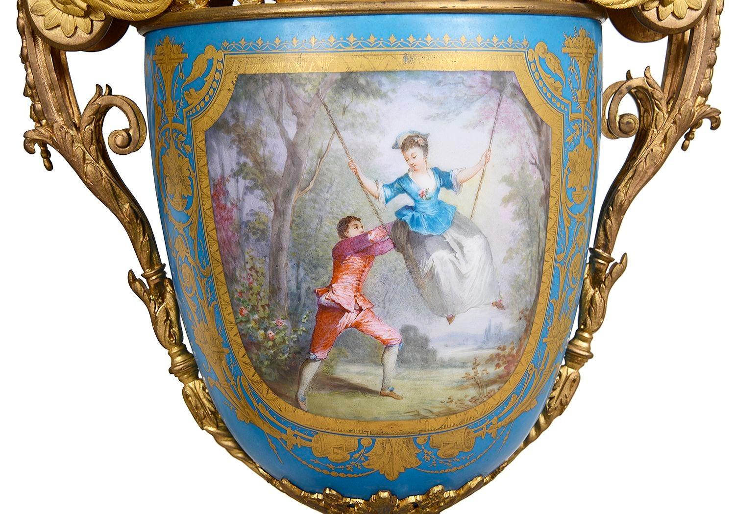 Francese Coppia di vasi in porcellana francese in stile Sèvres. circa 1880 in vendita