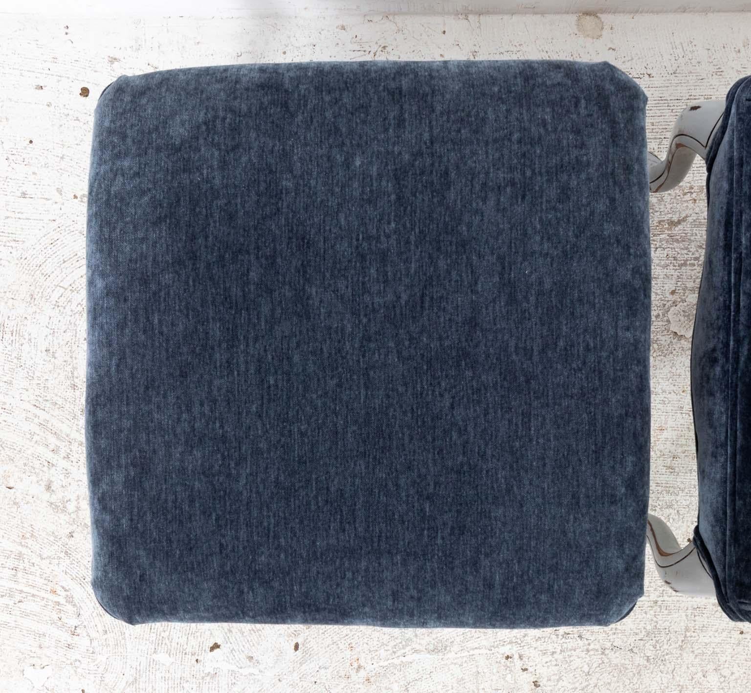 Provincial français Pair French Style Benches en vente