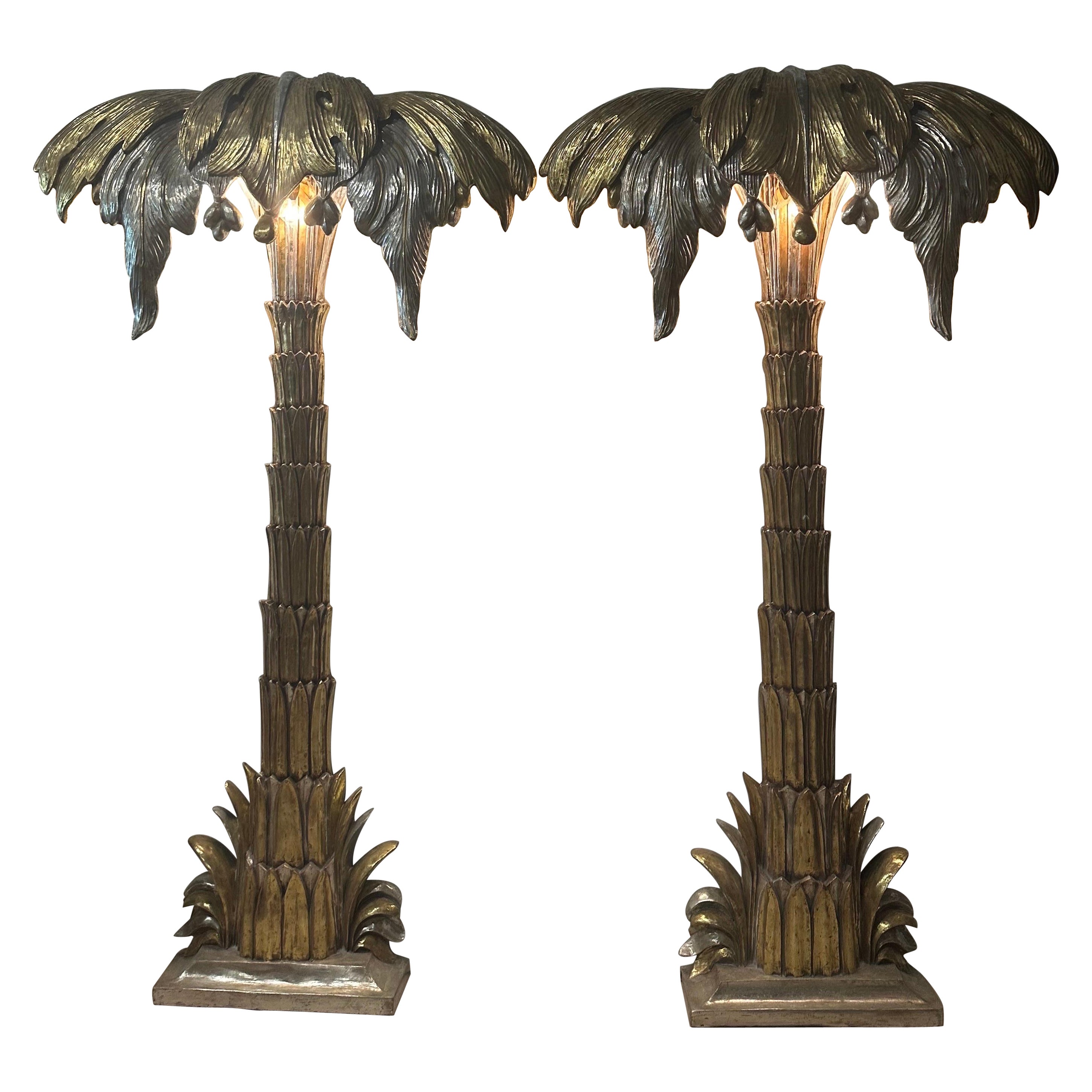 Pareja de apliques de pared dorados con palmeras de estilo francés Maison Jansen en venta