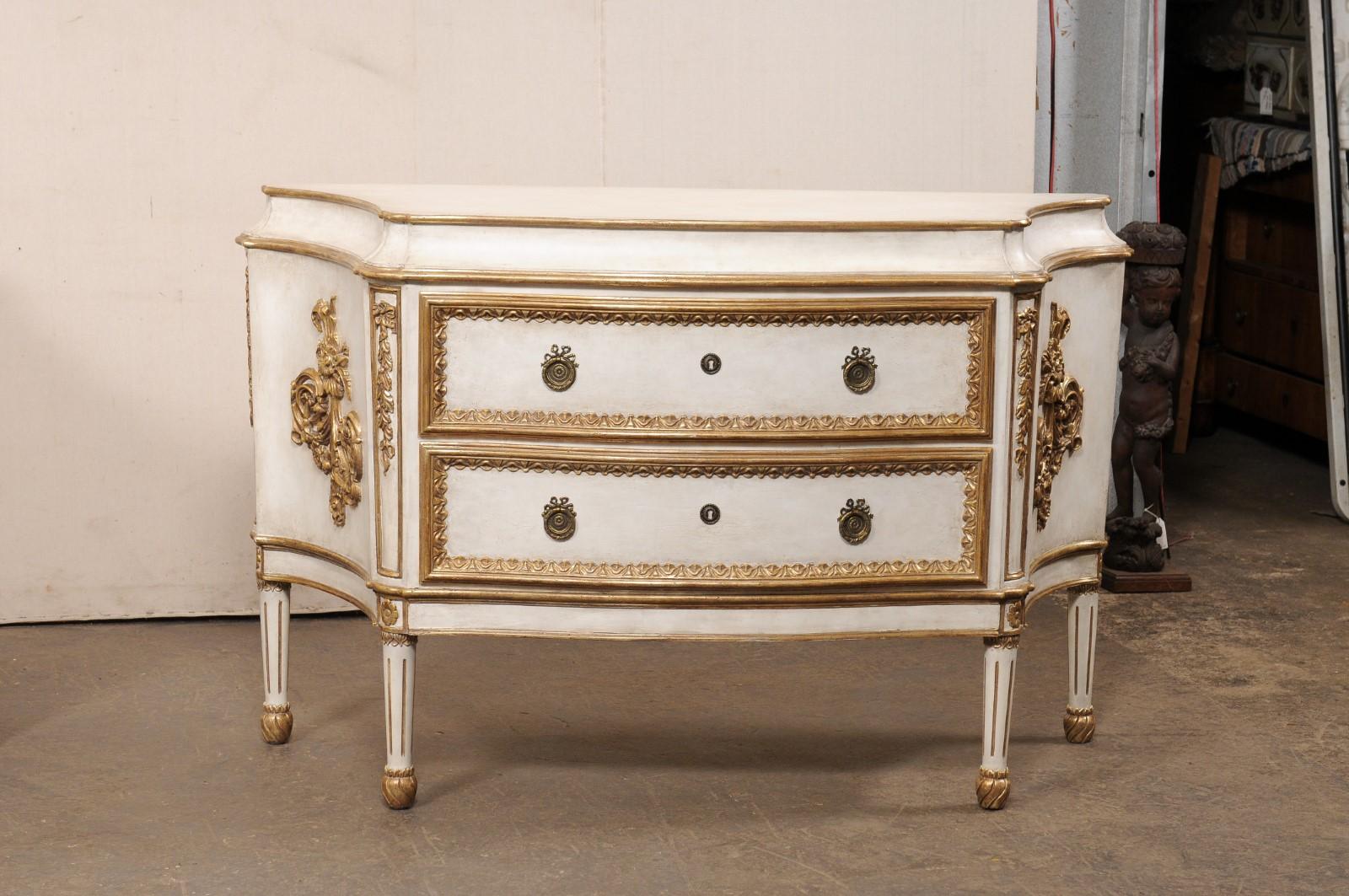 Paire de commodes à 2 tiroirs de style français Robust en blanc et or Bon état - En vente à Atlanta, GA