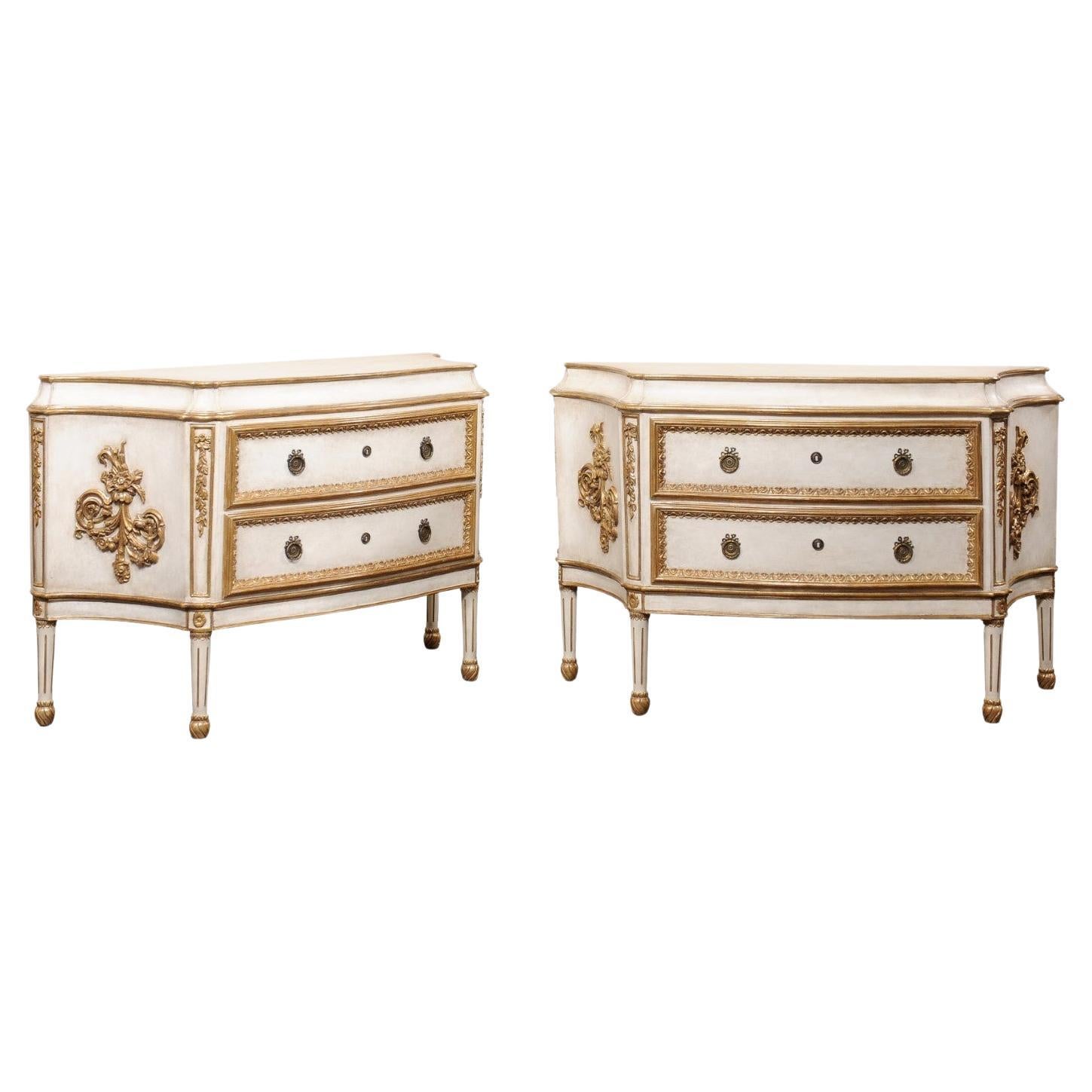 Paire de commodes à 2 tiroirs de style français Robust en blanc et or