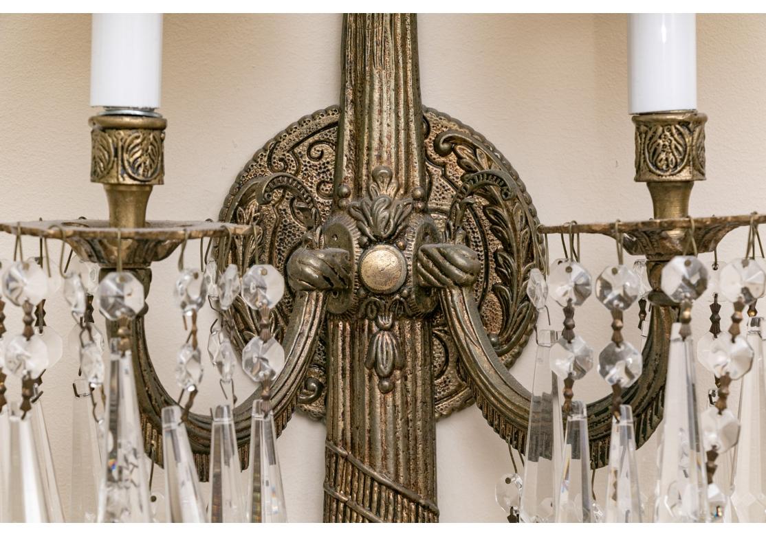 Pair French Style Tassel And Bow Form Two Light Wall Sconces With Silk Shades (Spanisch) im Angebot