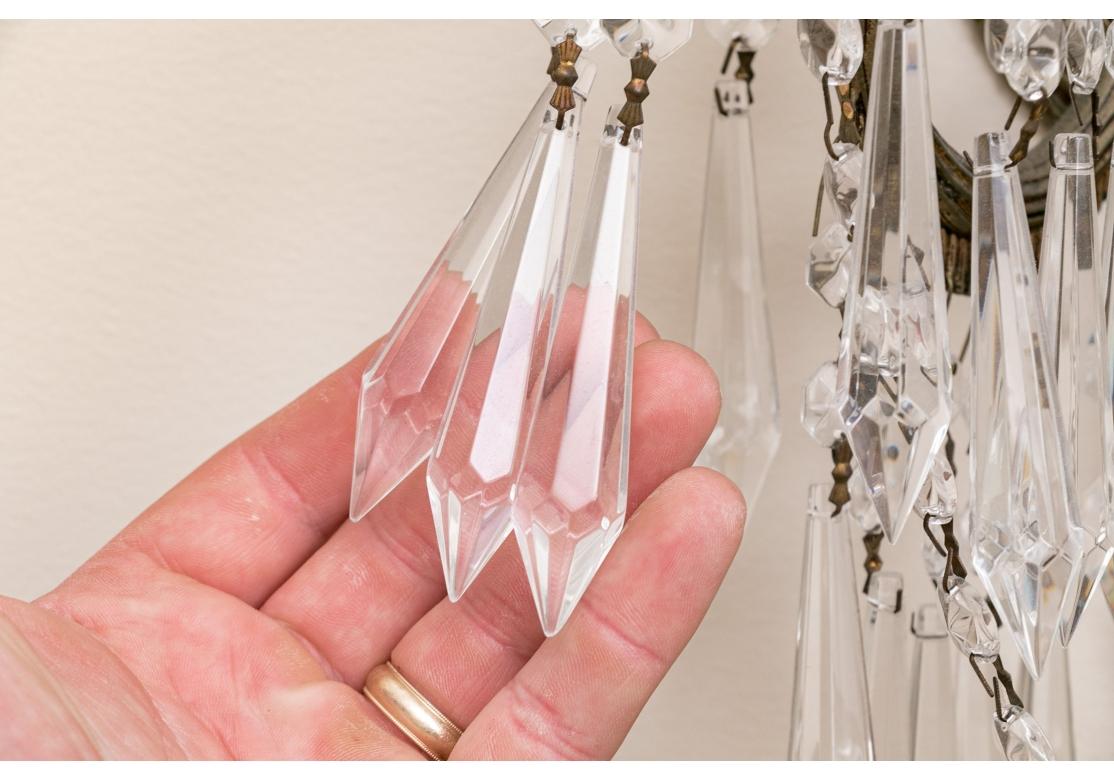 Pair French Style Tassel And Bow Form Two Light Wall Sconces With Silk Shades im Zustand „Relativ gut“ im Angebot in Bridgeport, CT
