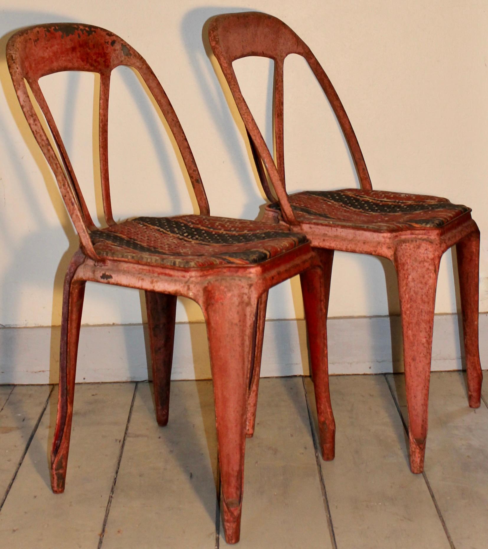 Art déco Paire de chaises de jardin ou de café françaises conçues par Xavier Pauchard et Joseph Mathieu en vente