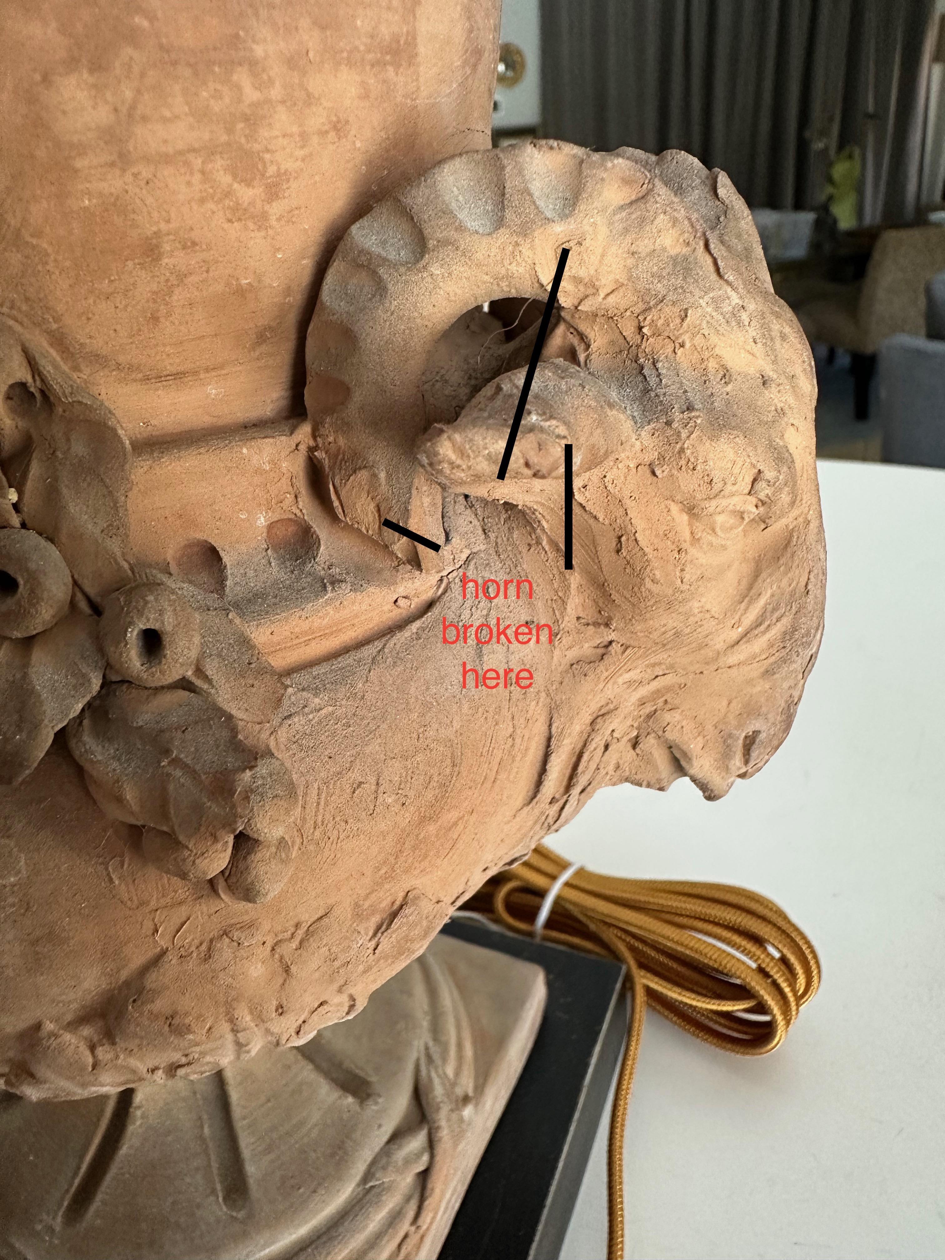 Coppia di lampade da tavolo francesi in terracotta in stile neoclassico in vendita 13