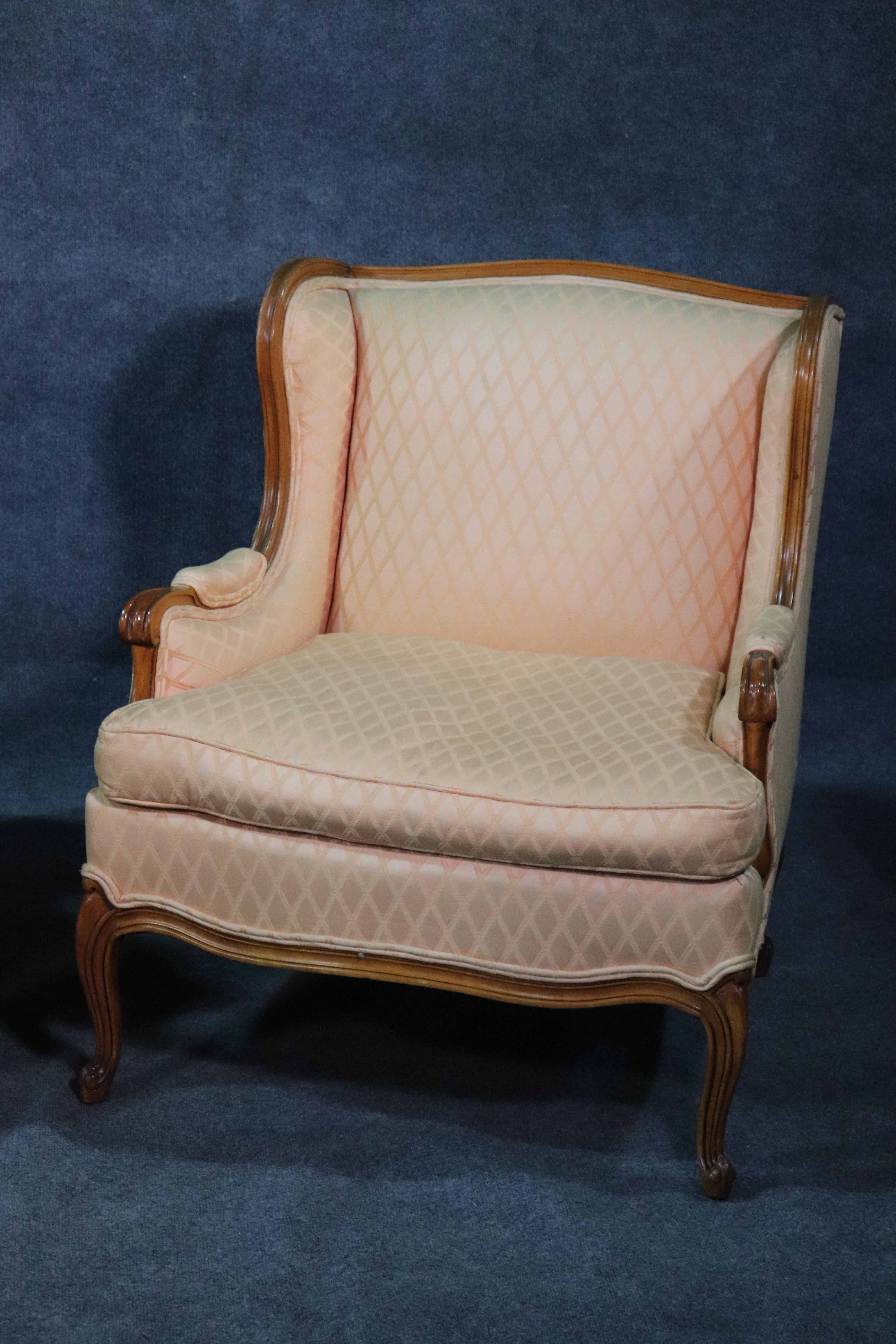 Pair of French Walnut Louis XV Bergere Fireside Lounge Chairs, circa 1950s In Good Condition In Swedesboro, NJ