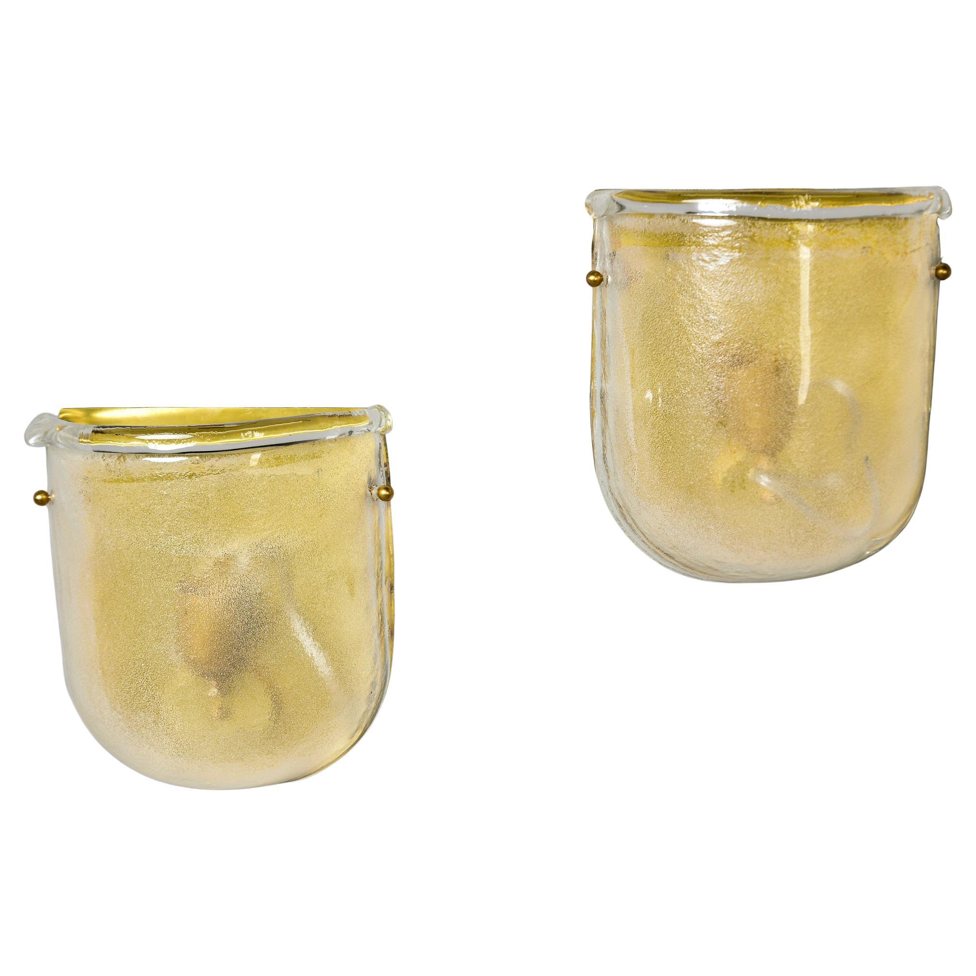Coppia di lampade a tasca smerigliate in vetro di Murano con accenti in ottone in vendita