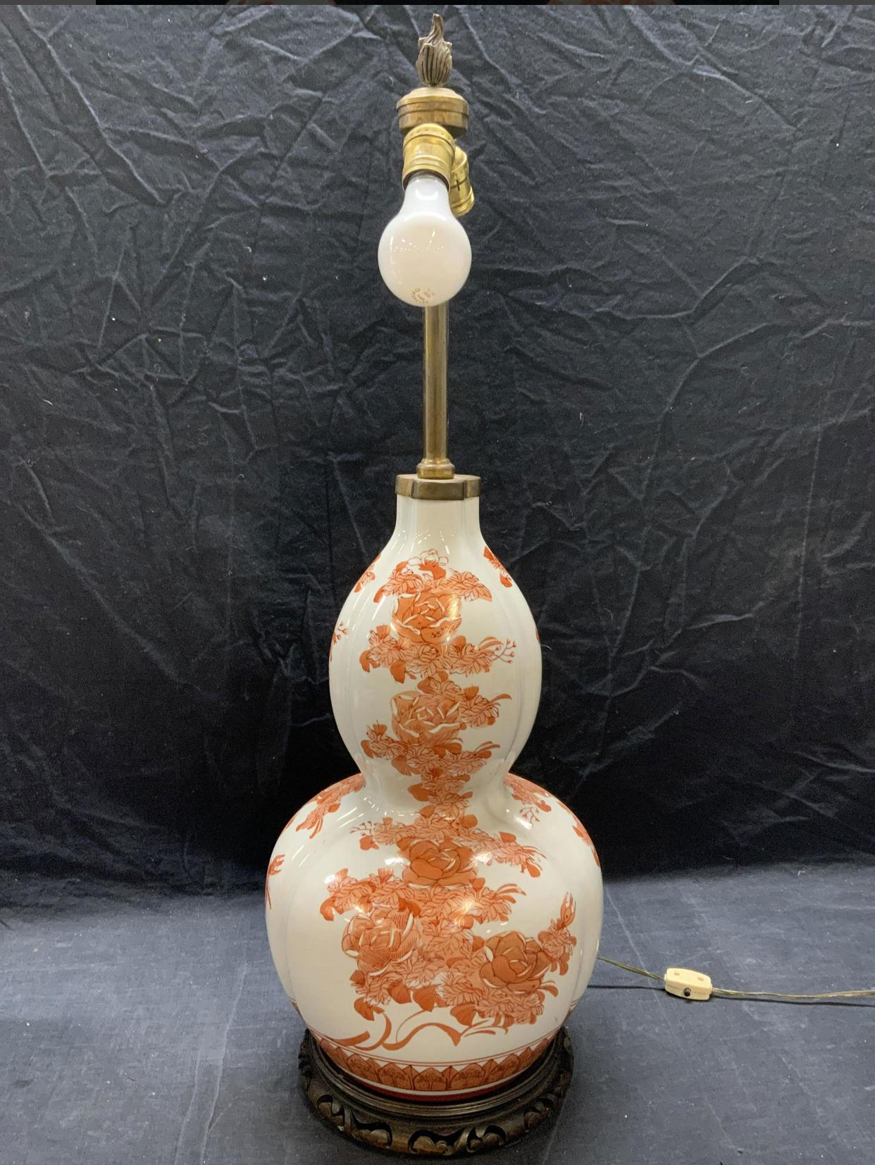 Coppia di lampade da tavolo floreali dipinte a mano in ceramica Fujita Kutani, Giappone in vendita 4