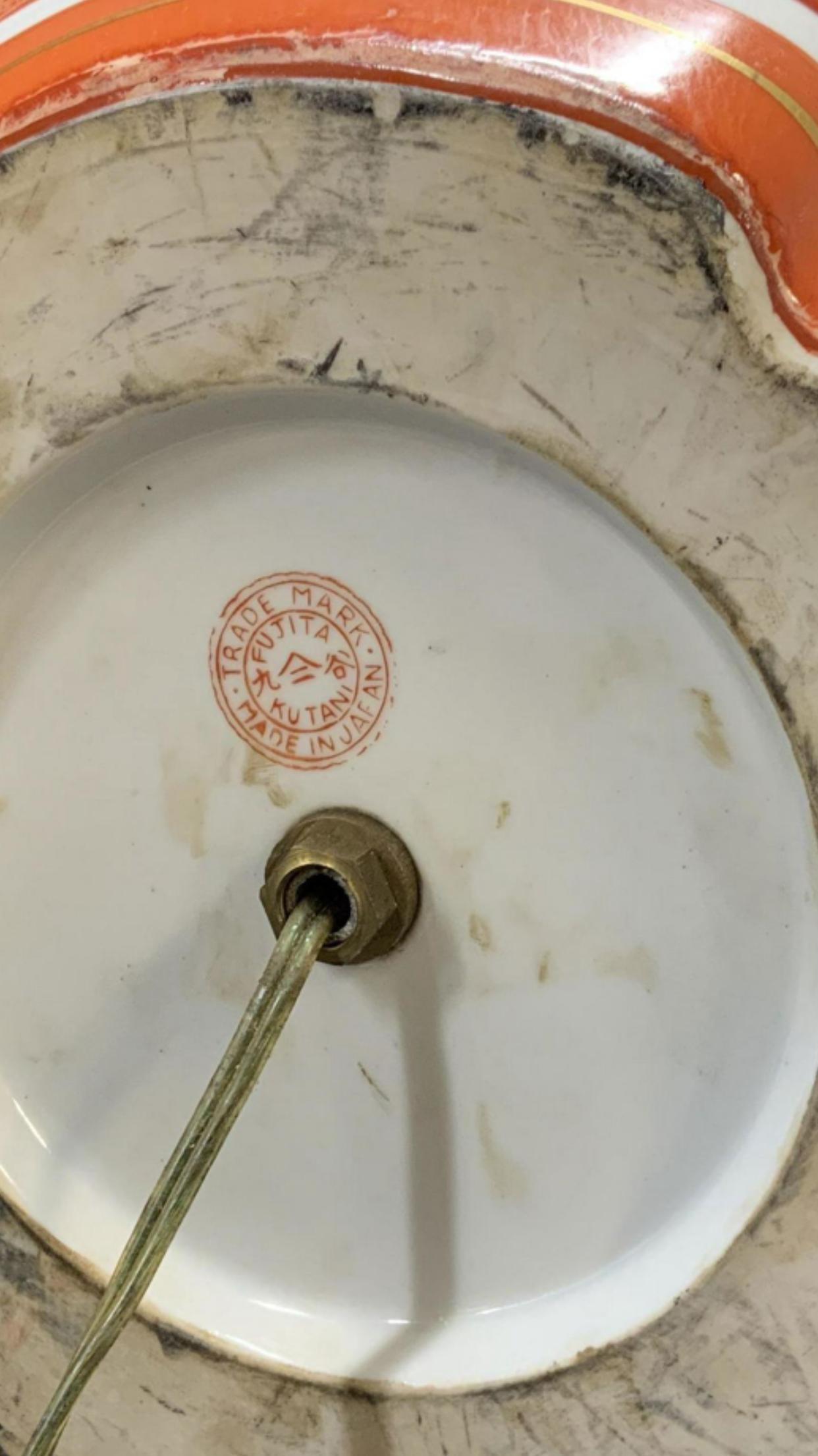 Coppia di lampade da tavolo floreali dipinte a mano in ceramica Fujita Kutani, Giappone in vendita 6