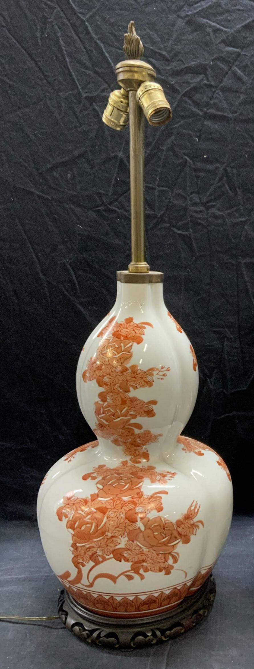 Giapponese Coppia di lampade da tavolo floreali dipinte a mano in ceramica Fujita Kutani, Giappone in vendita