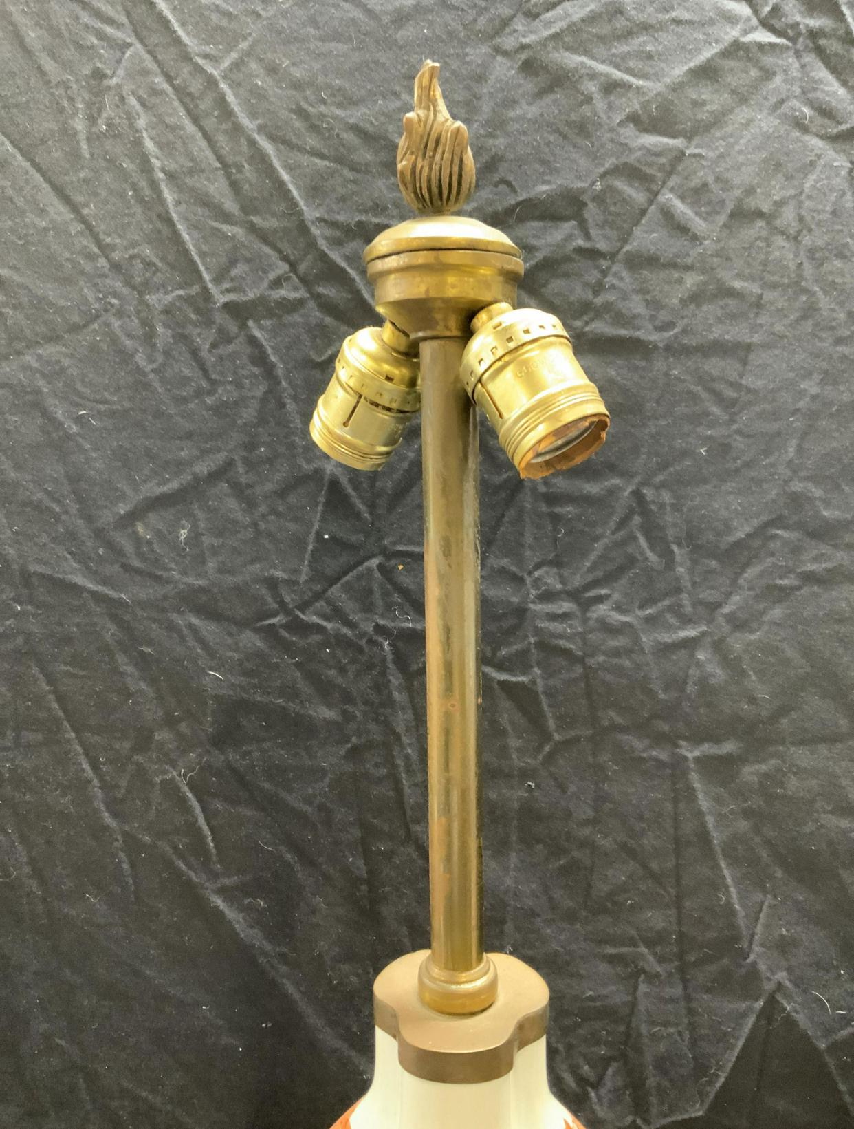 Ottone Coppia di lampade da tavolo floreali dipinte a mano in ceramica Fujita Kutani, Giappone in vendita
