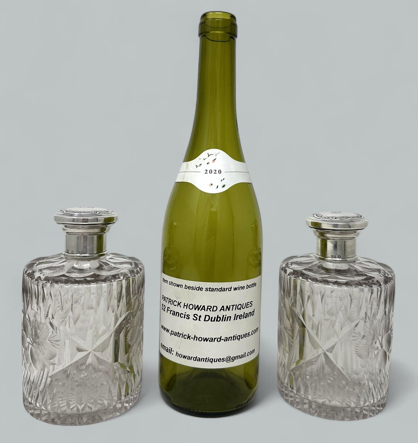 Coppia di flaconi da toilette in argento sterling e cristallo francese a piombo pieno posseduti da Baccarat in vendita 2