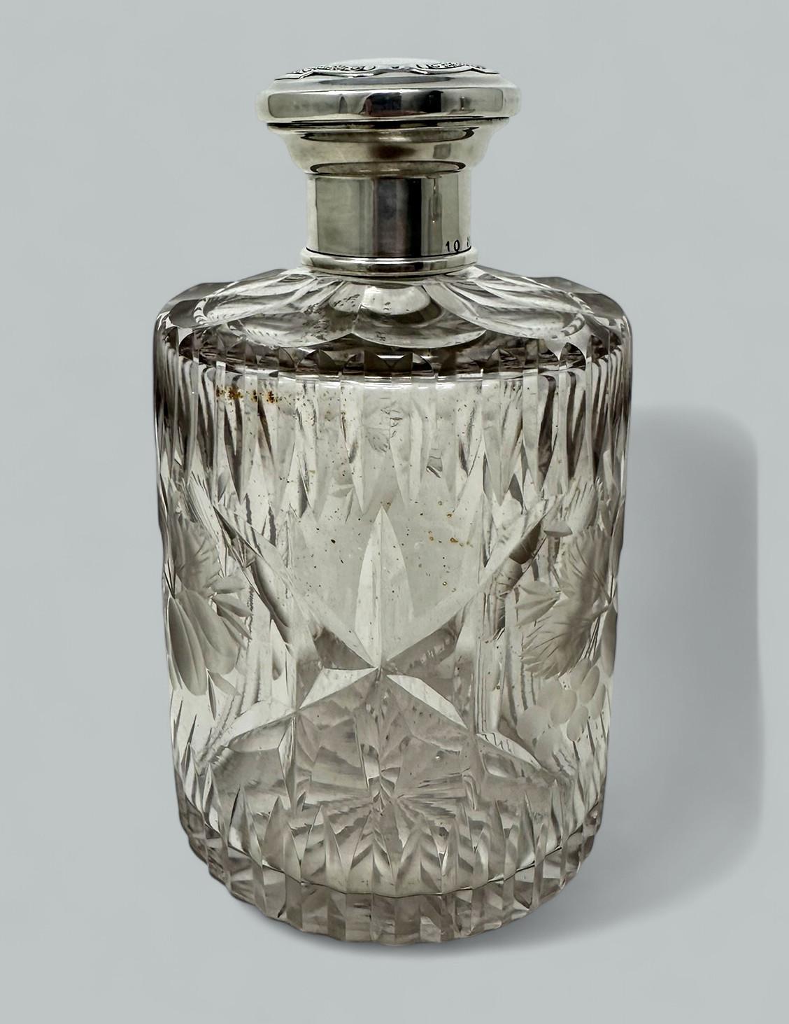 Argento 925 Coppia di flaconi da toilette in argento sterling e cristallo francese a piombo pieno posseduti da Baccarat in vendita