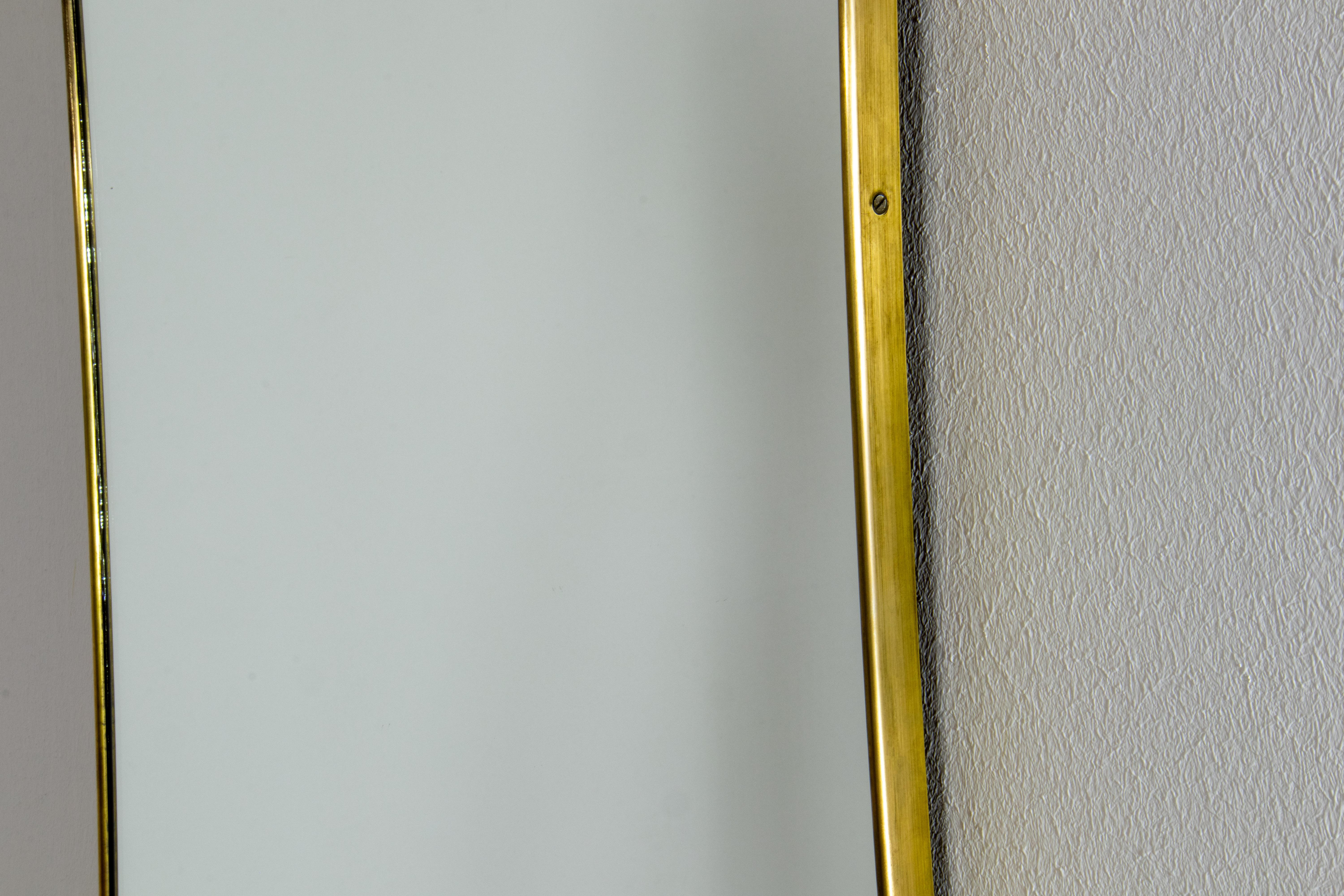 Italiano Coppia di specchi da parete in ottone a figura intera attribuiti a Gio Ponti, Italia, anni '50 in vendita