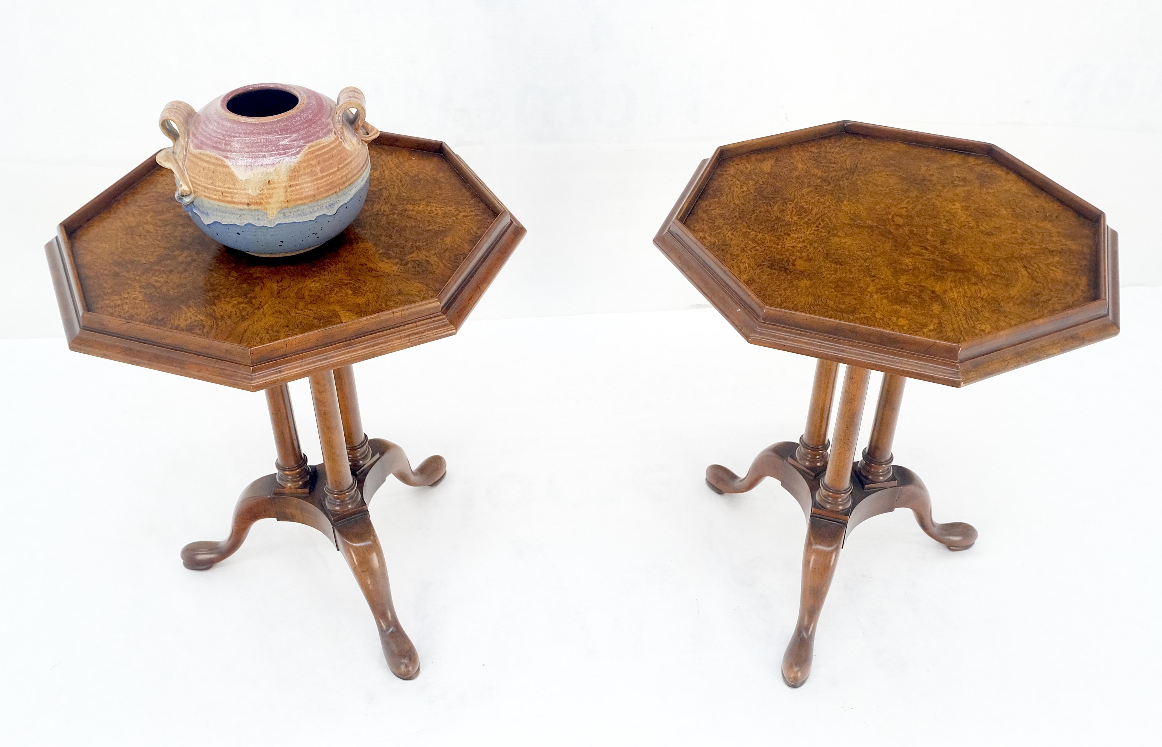 Américain Paire de tables d'appoint à trépieds en bois de ronce Gallery Side-Gallery Tables d'appoint en vente