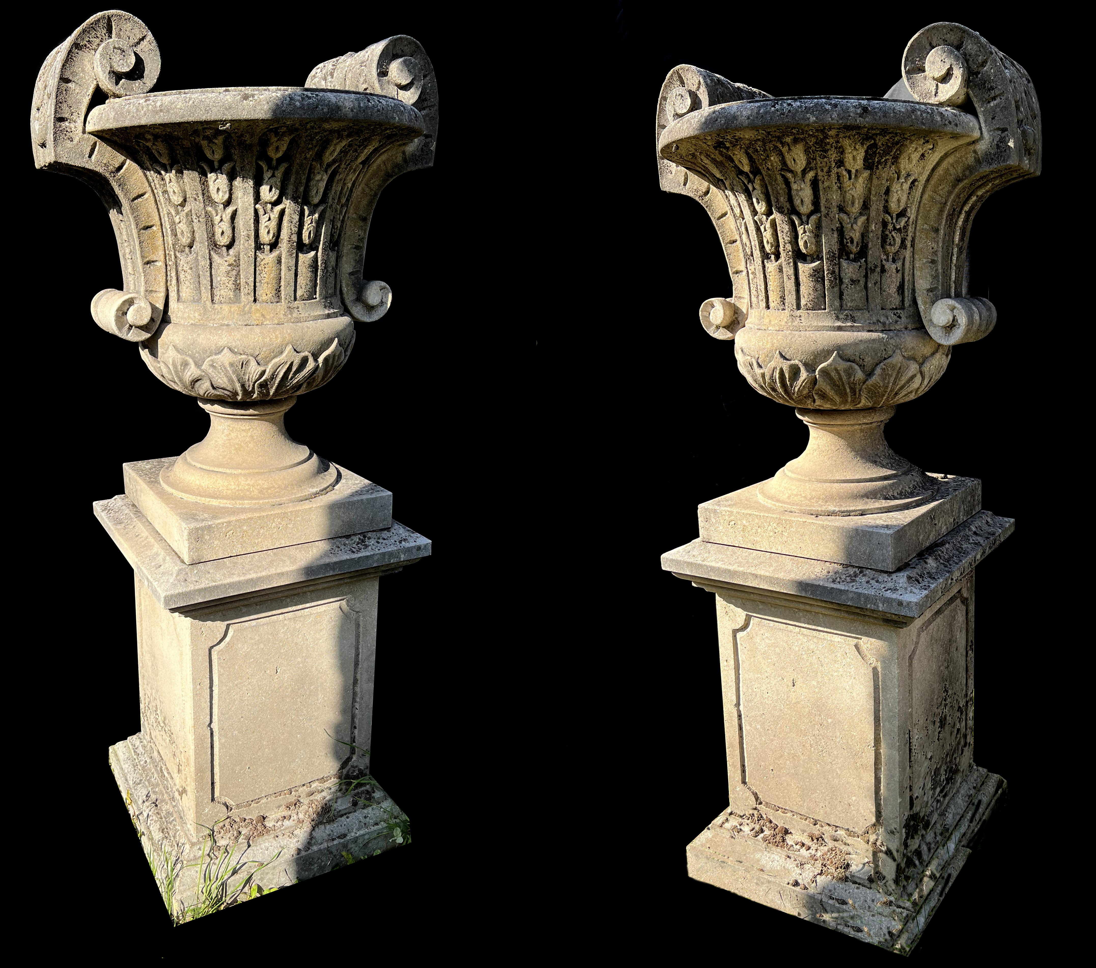 Beautiful pair garden vases in original Vicenza stone carved by one of the most appreciated artists of the genre.
