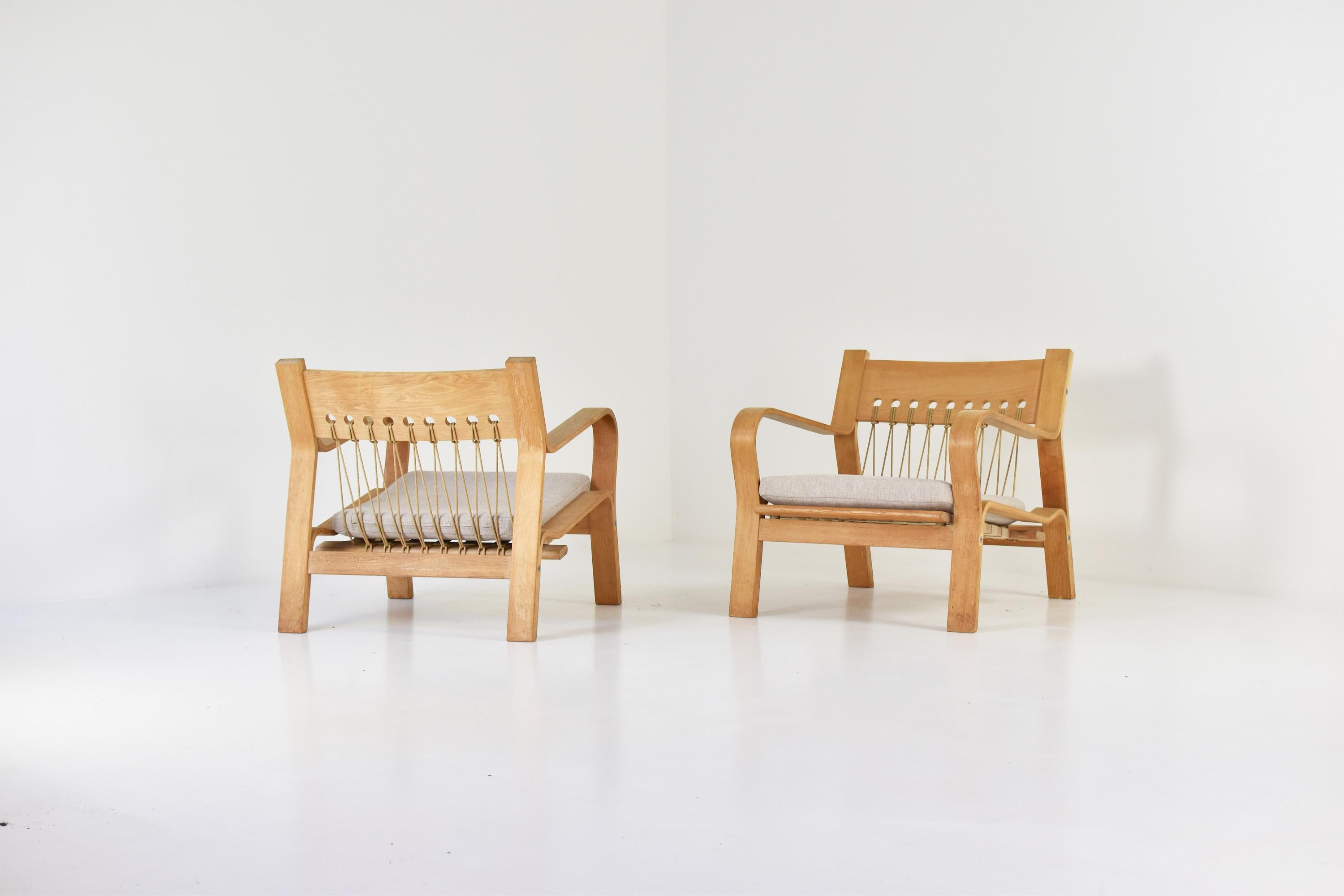 Rare pair of GE 671 easy chairs by Hans Wegner for GETAMA, Denmark, 1967. This pair is made out of solid oak, original papercord and freshly re-upholstered cushions. Masterpiece.
