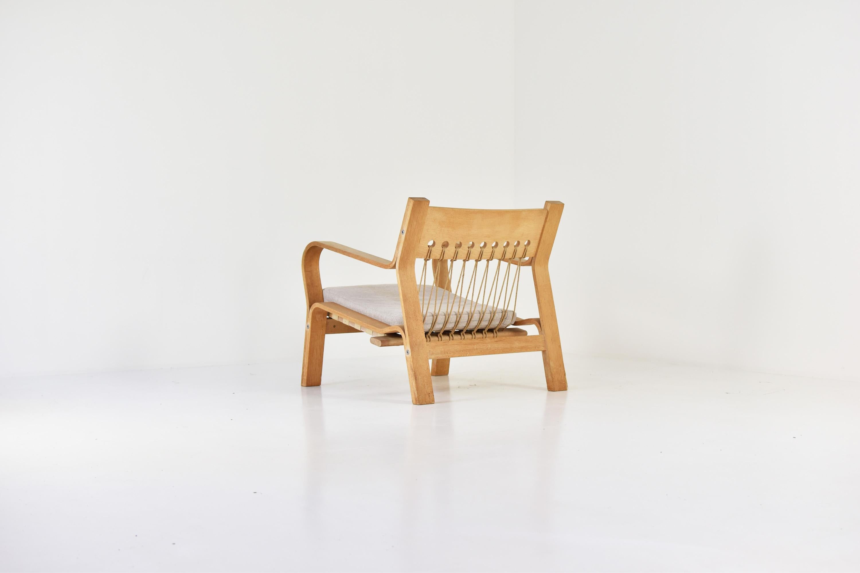 Pair of GE 671 Easy Chairs by Hans Wegner for GETAMA, Denmark, 1967 In Good Condition In Antwerp, BE