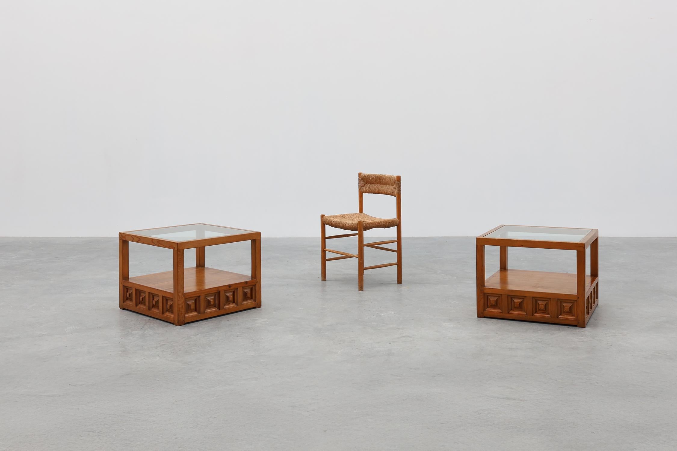 Pair geographical designed square Biosca coffee tables in pine wood, Spain 1960s In Good Condition For Sale In Meulebeke, BE