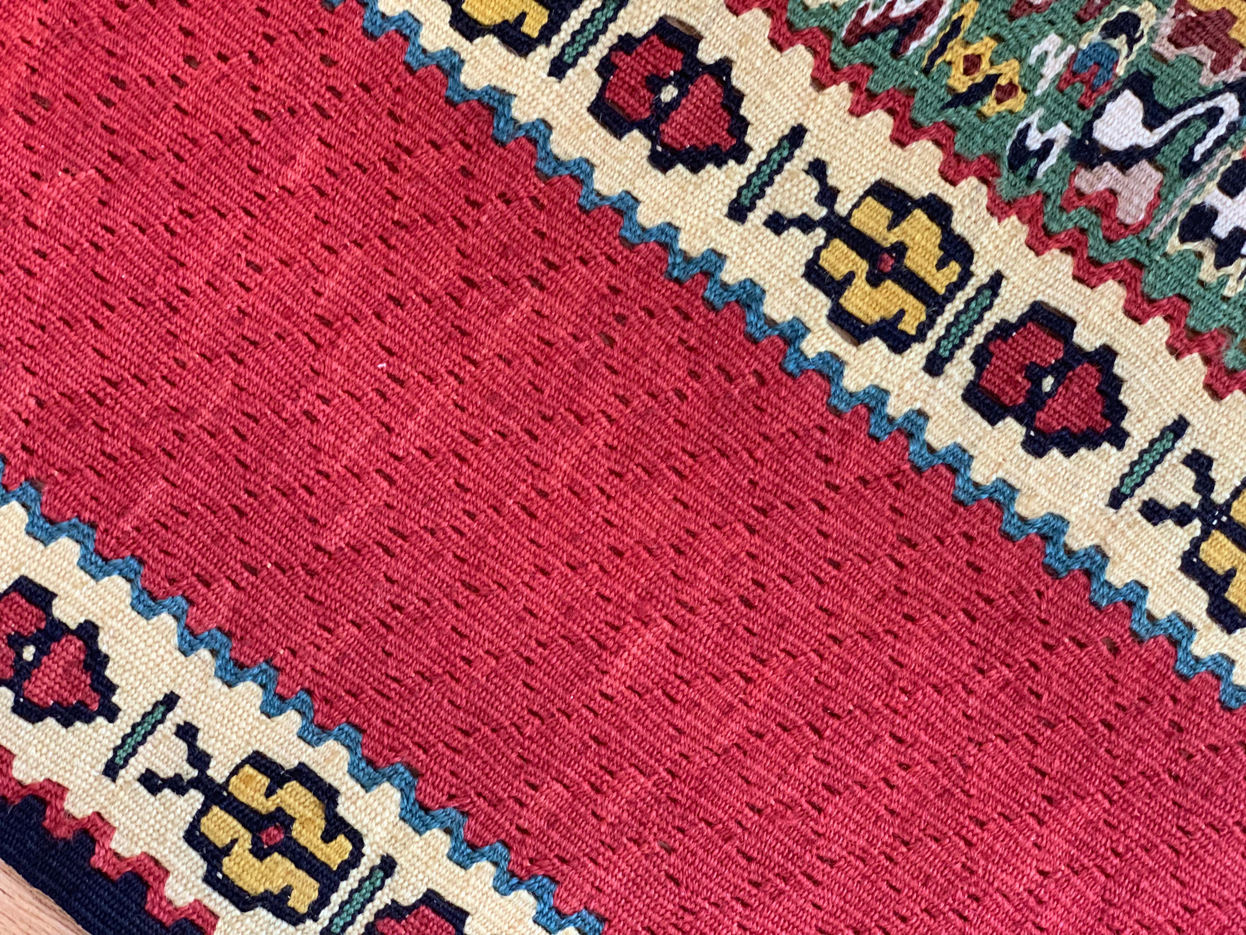 Paar geometrische Kelim-Teppiche, handgewebter türkischer gelb-roter Wollteppich aus Wolle  (21. Jahrhundert und zeitgenössisch) im Angebot