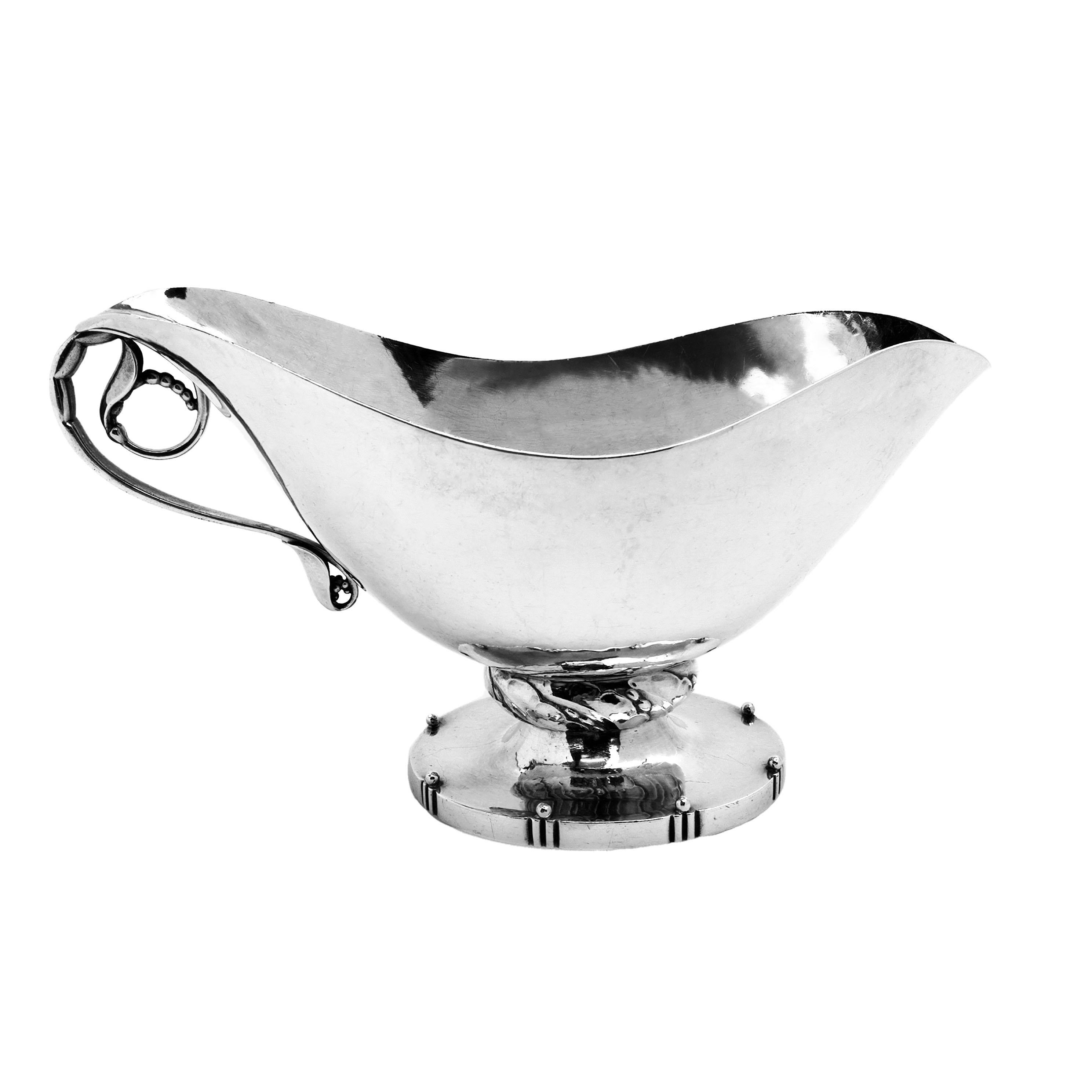 Paar Georg Jensen Sauciere/Soßenkrüge aus massivem Silber / Soßenkrüge, Dänemark, ca. 1945-77 (Arts and Crafts) im Angebot