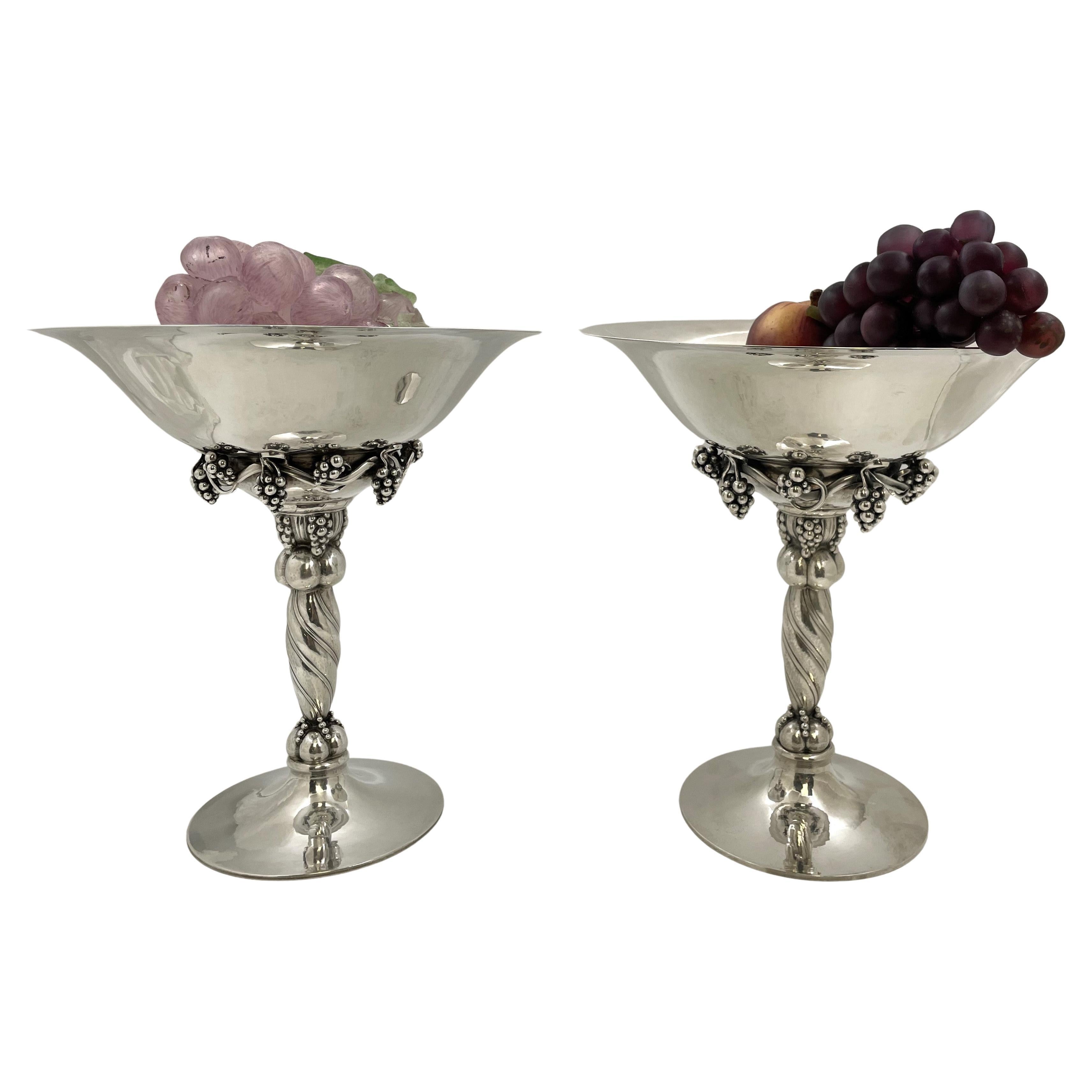 Pareja de tazzas / compoteras grandes Georg Jensen de plata de ley con dibujo de uvas nº 264A