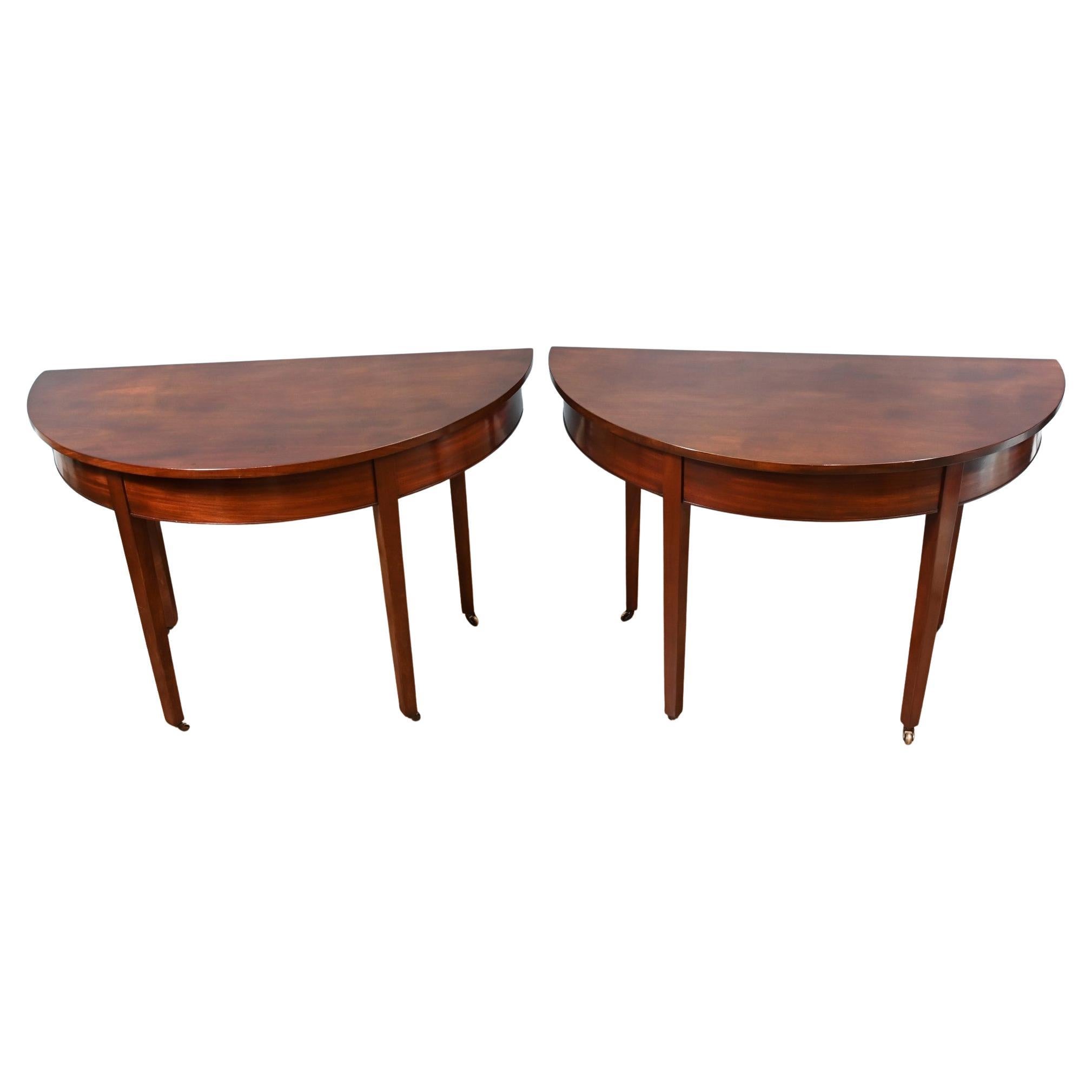 Paar Konsolentische aus Mahagoni im George-III-Stil Demi Lune-Stil 1790
