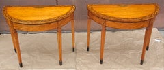 Pareja de mesas de cartas Demilune de madera satinada entrecruzada Jorge III, Circa 1795-1805