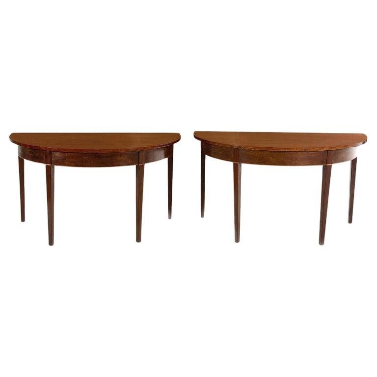 Paar Demi-Lune-Tische aus Mahagoni im George-III-Stil, D-förmige Platte, um 1790 im Angebot 1