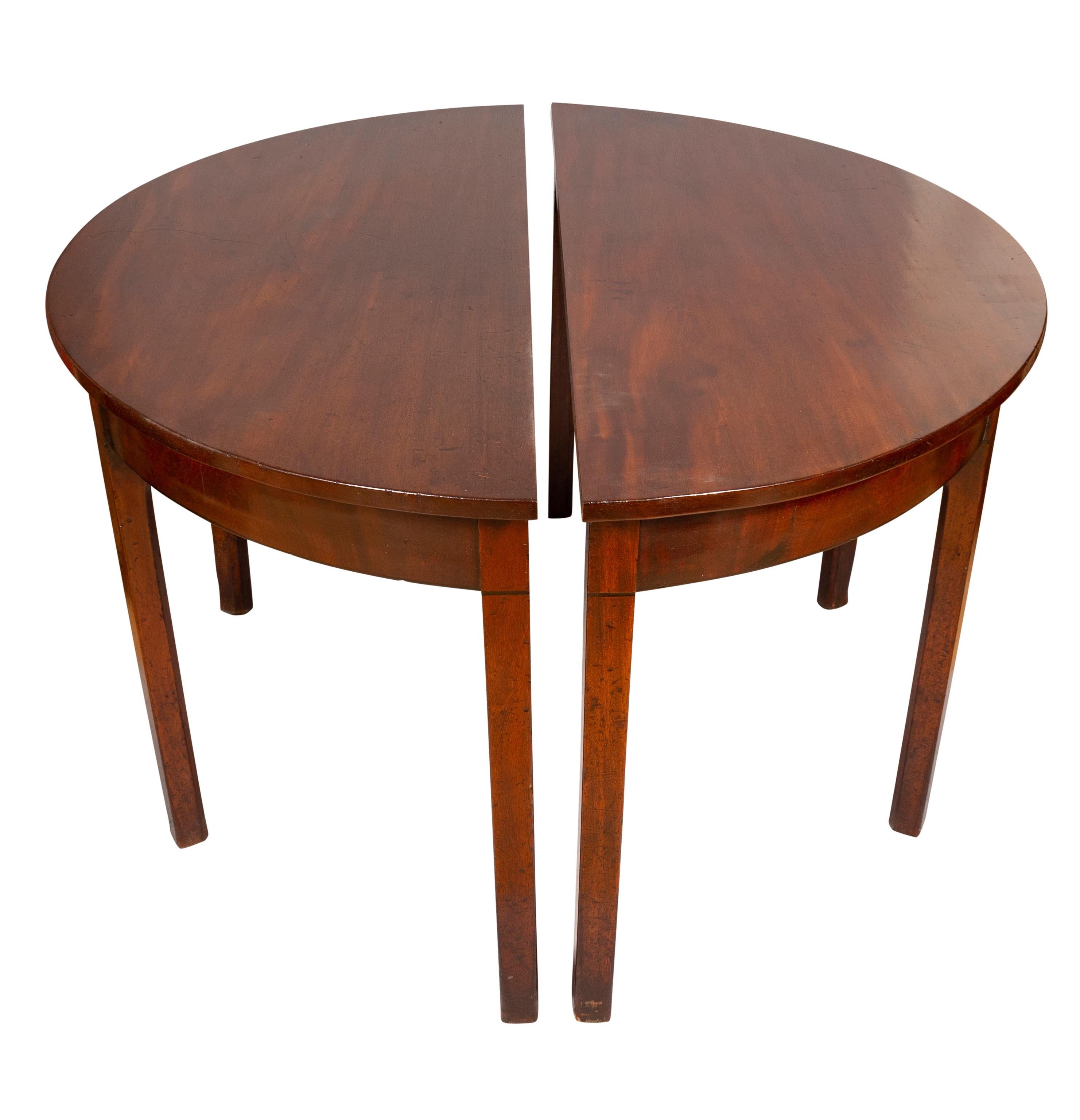 Acajou Paire de tables console Demilune en acajou George III en vente