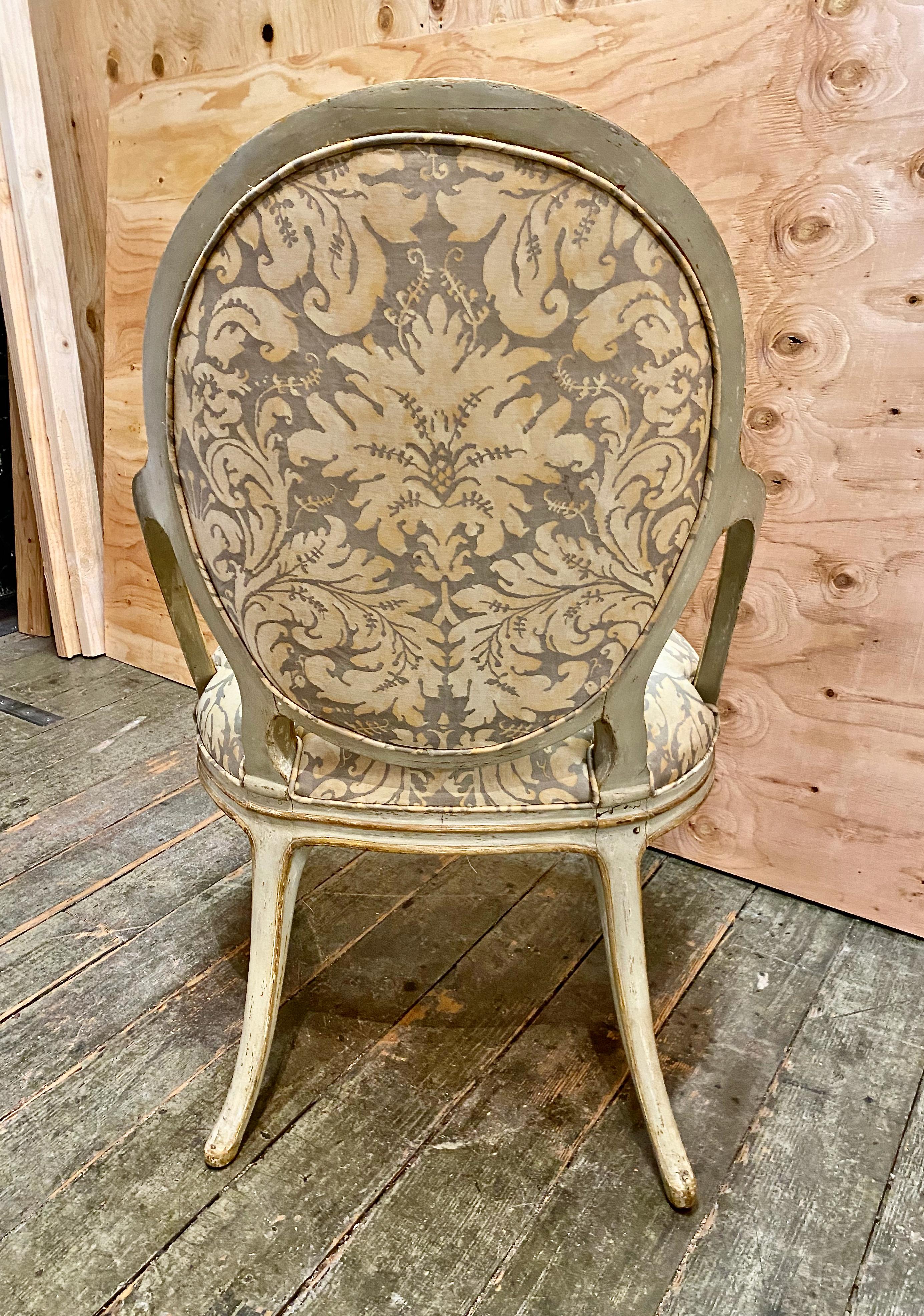 Offene Sessel aus der George-III-Periode, Vintage-Fortuny-Polsterung, Paar im Angebot 7