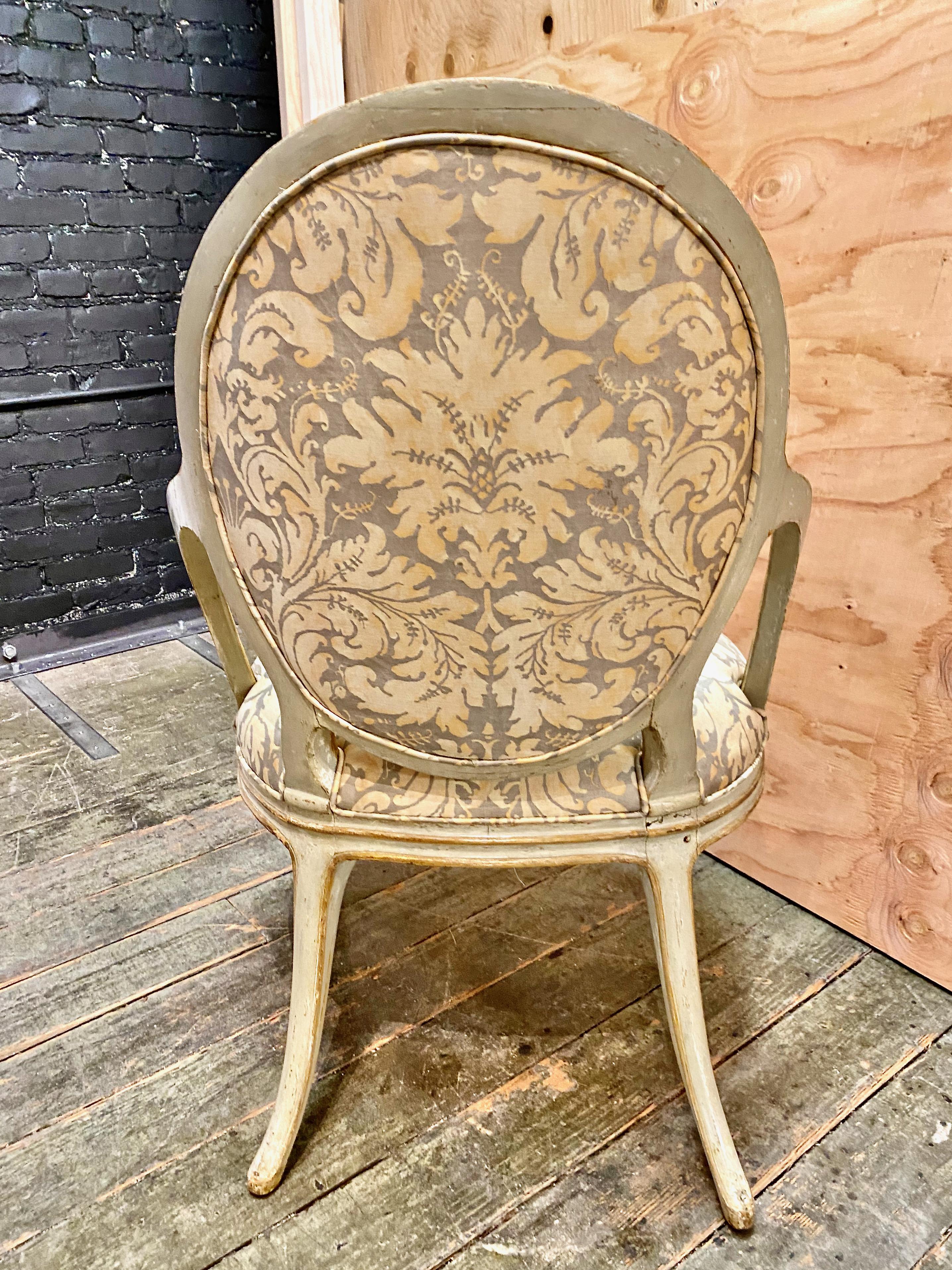 Offene Sessel aus der George-III-Periode, Vintage-Fortuny-Polsterung, Paar (Spätes 18. Jahrhundert) im Angebot