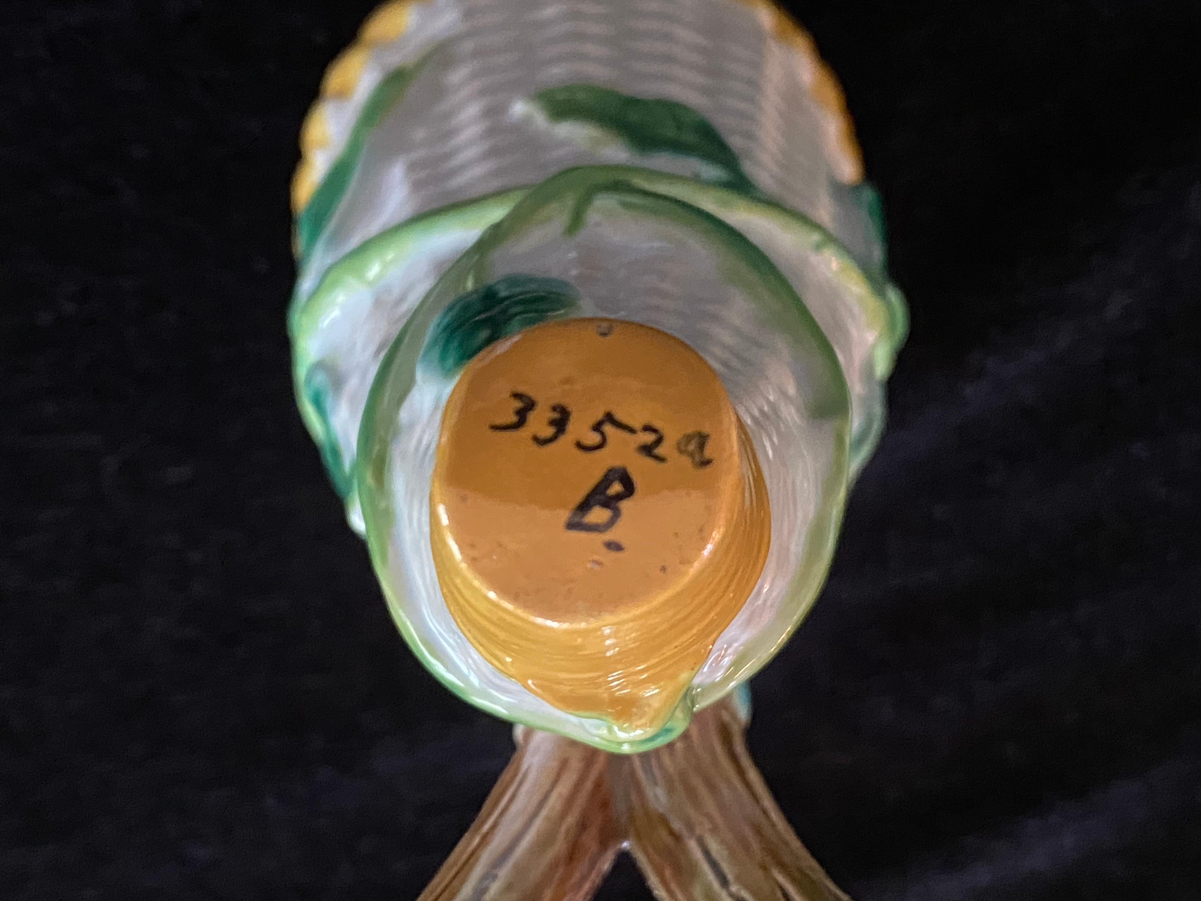 Moulé Paire de vases en majolique George Jones Osier blanc:: doublure turquoise:: anglais:: 1875 en vente