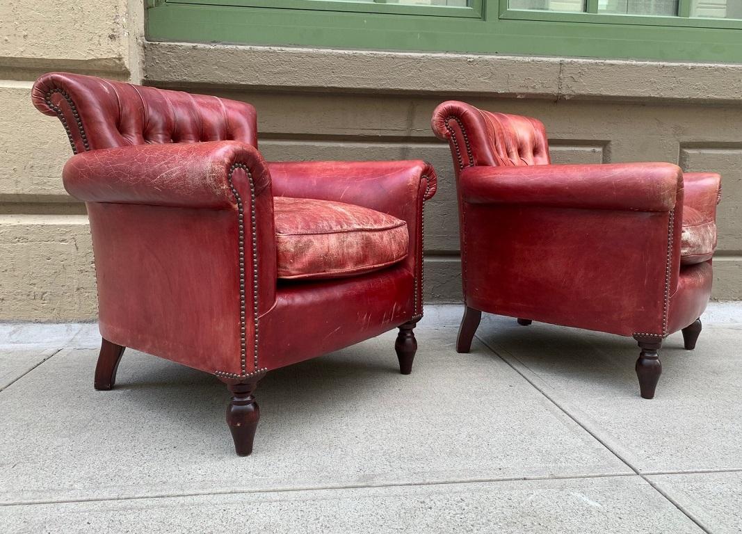 English Pair of George Smith Leather Lounge Chairs For Sale