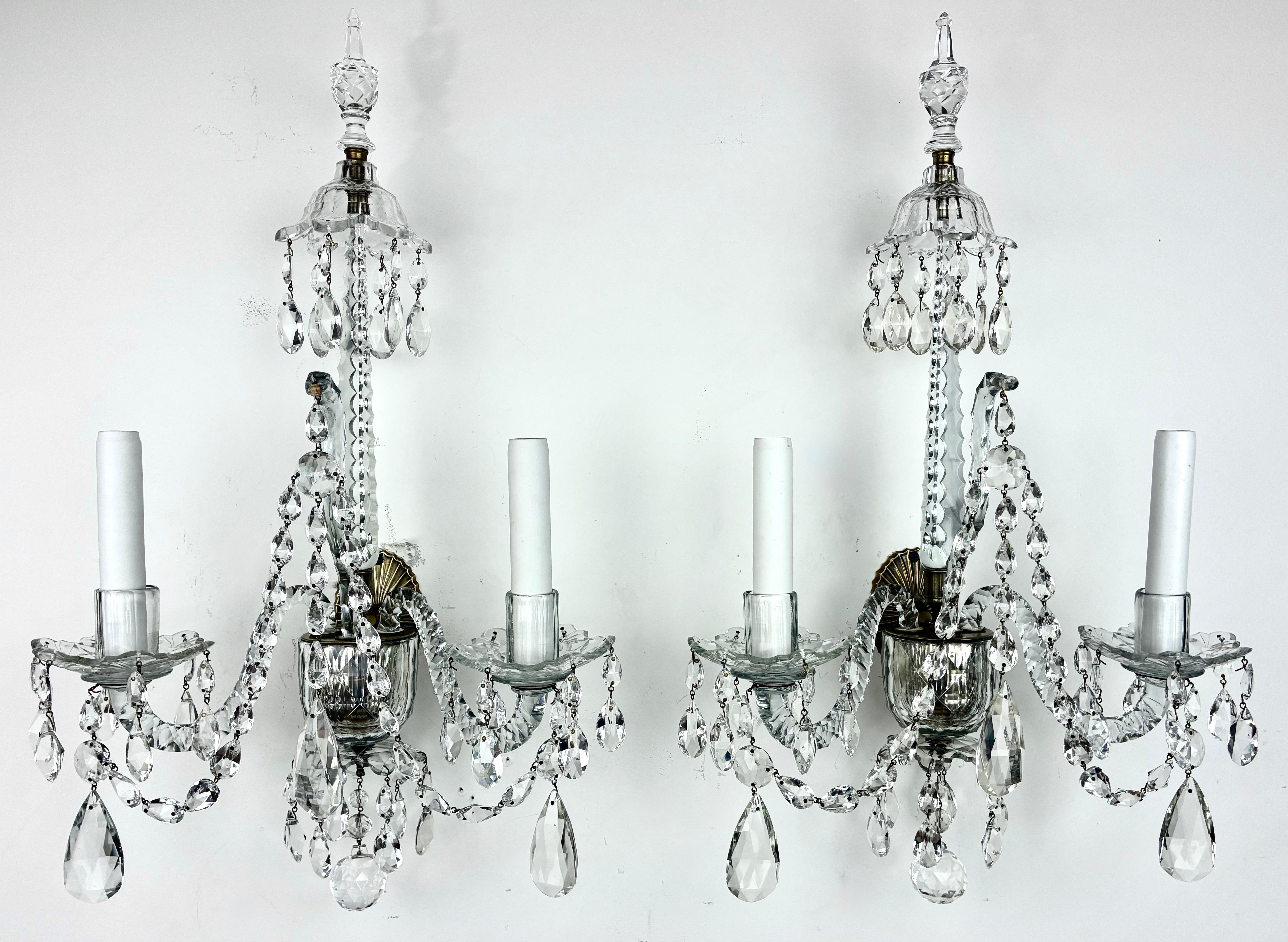 Paire d'appliques en cristal taillé de style géorgien Appliques à deux lumières en vente 3