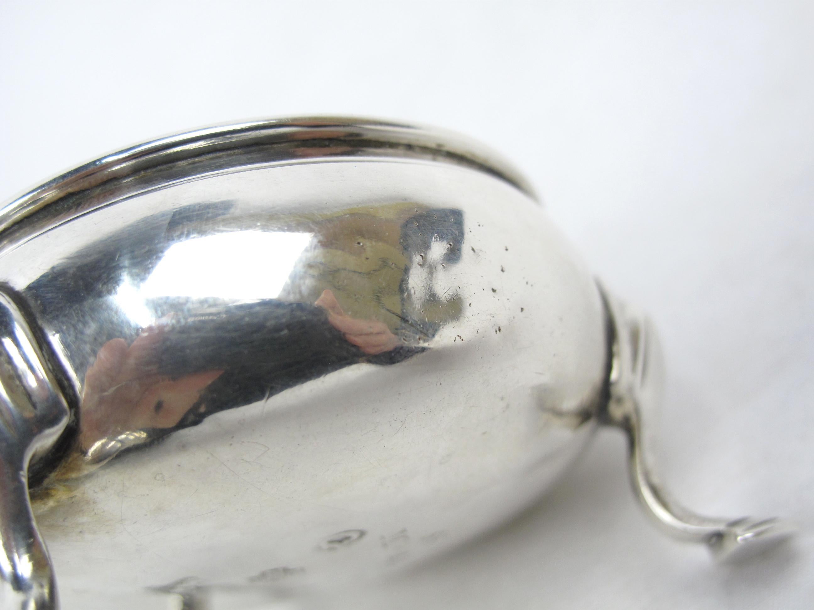 Mid-18th Century Pair of Georgian David & Robert Hennell Sterling Silver Open Salts 1769 For Sale