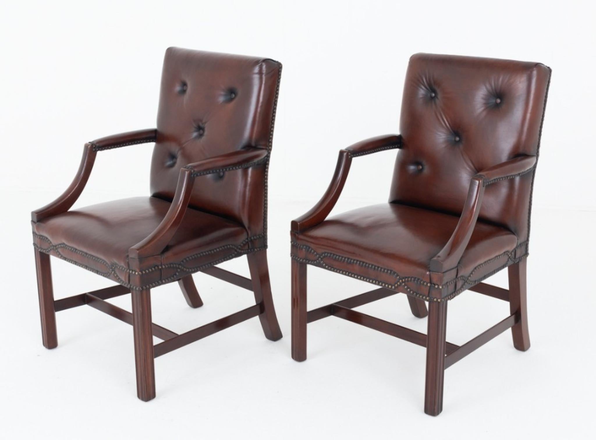 Pair Georgian Gainsborough Arm Chairs Leather Revival In condizioni buone in vendita a Potters Bar, GB
