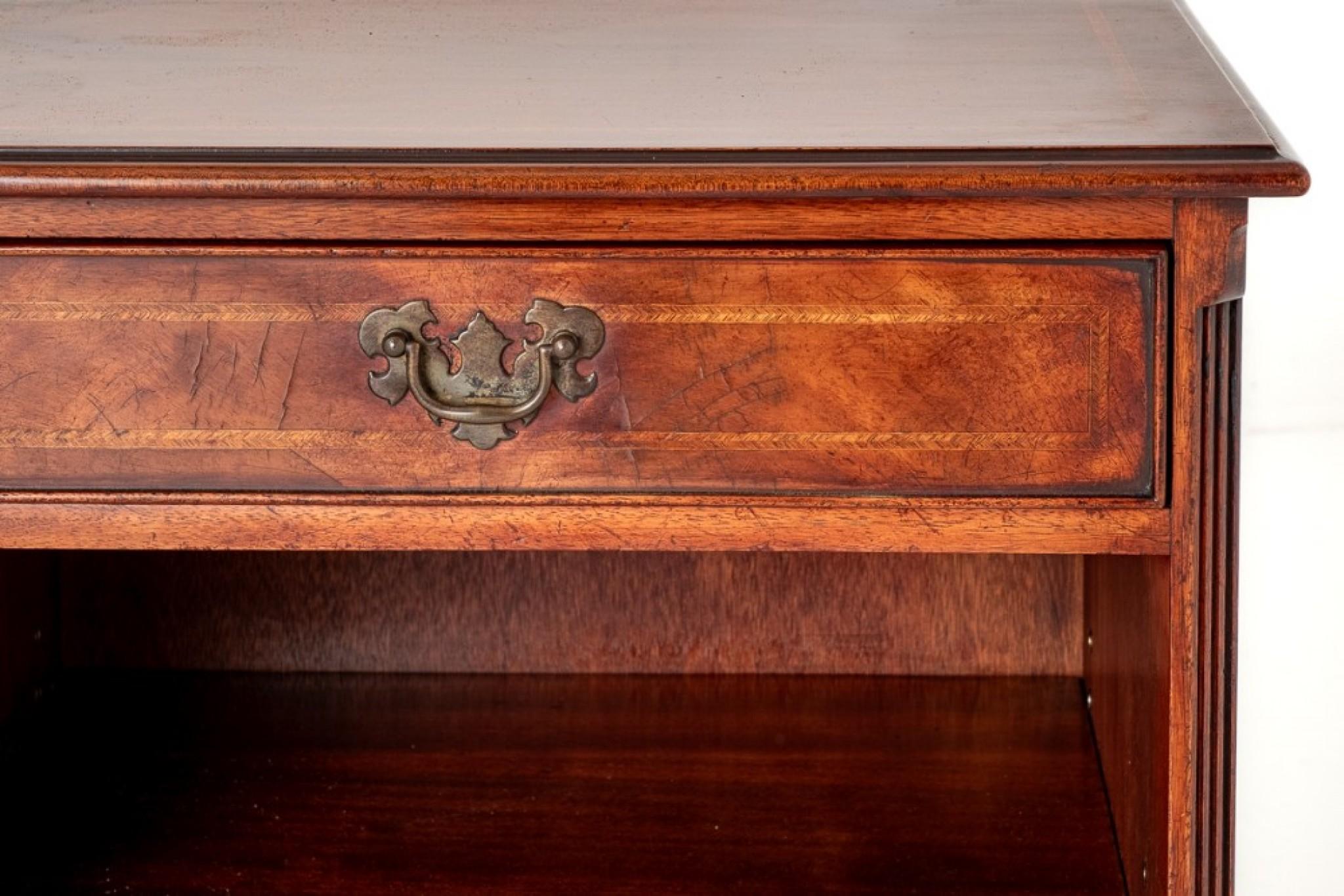 Pair Georgian Revival Bedside Chests Nightstands In Good Condition For Sale In Potters Bar, GB