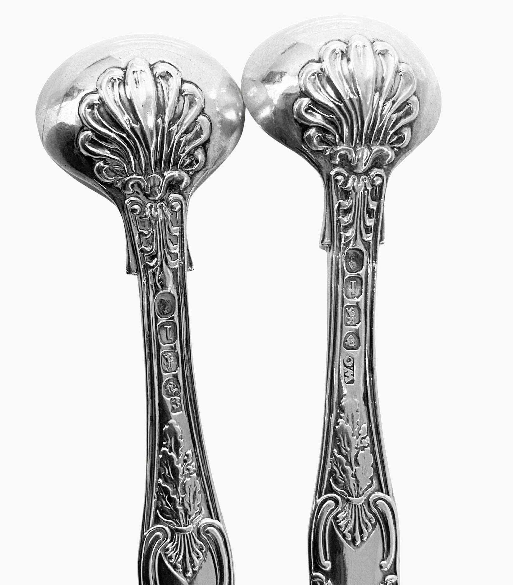 XIXe siècle Paire de cuillères à sel Kings Honseysuckle 1826 Chawner en vente