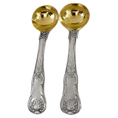 Paar georgianische Silber Kings Honseysuckle-Salzlöffel, 1826, Chawner