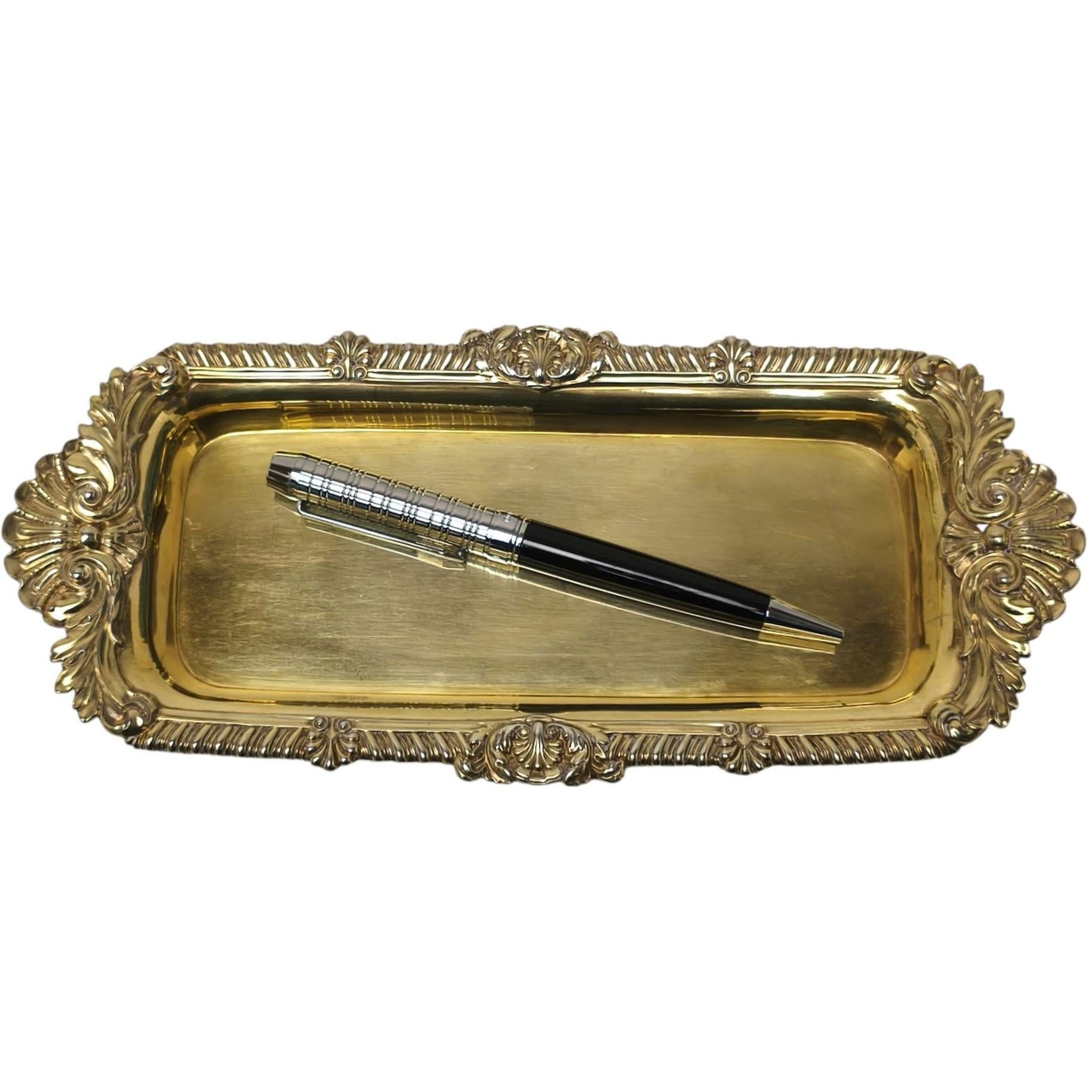 Ein Paar elegante antike Georg III Silber vergoldet Snuffer Tabletts von Paul Storr. Jede dieser georgischen Silberschalen hat eine traditionelle Muschel- und Gadrooneinfassung und ist vergoldet. Diese Tabletts wurden ursprünglich als Schnupftablare