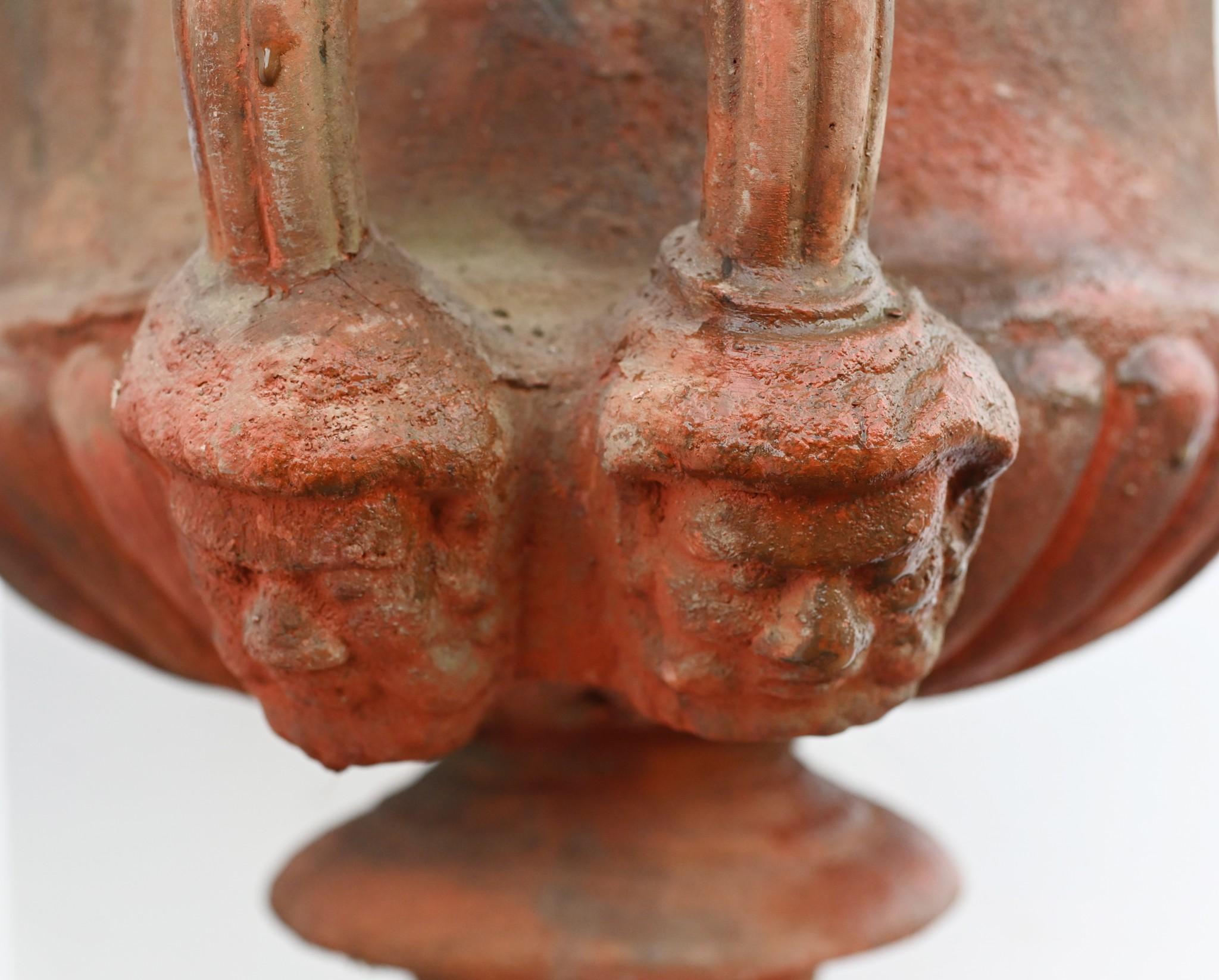 Coppia di urne in terracotta georgiane - Vaso da giardino su piedistallo Thomas Hope in vendita 7