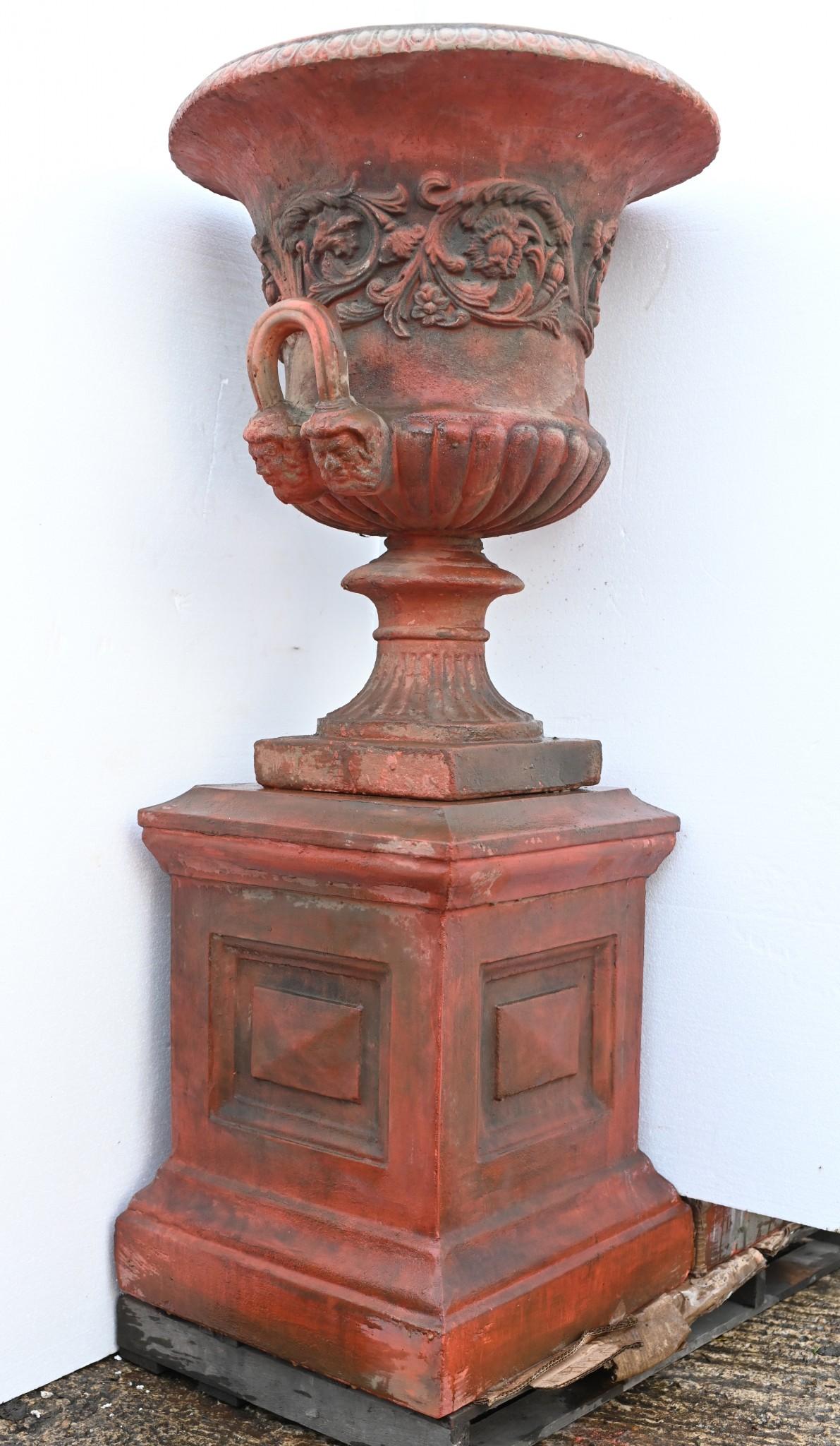 Coppia di urne in terracotta georgiane - Vaso da giardino su piedistallo Thomas Hope in vendita 9