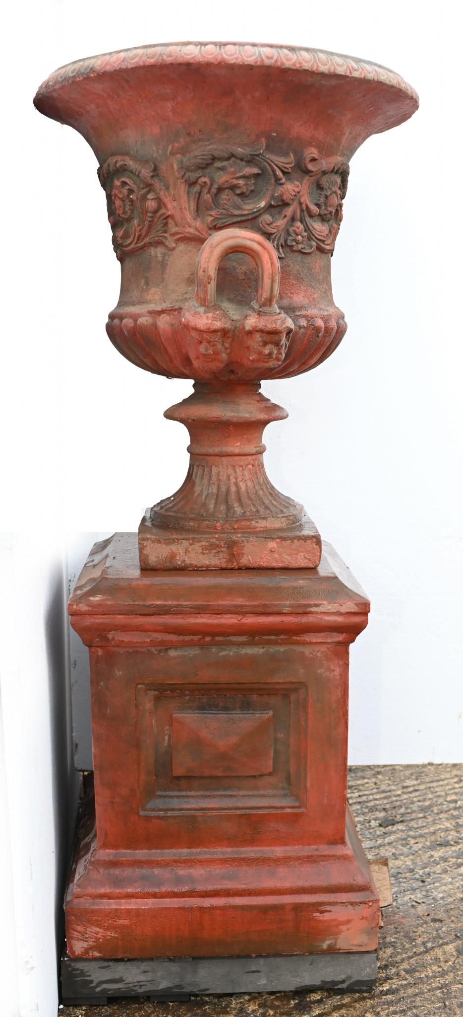Coppia di urne in terracotta georgiane - Vaso da giardino su piedistallo Thomas Hope in vendita 10