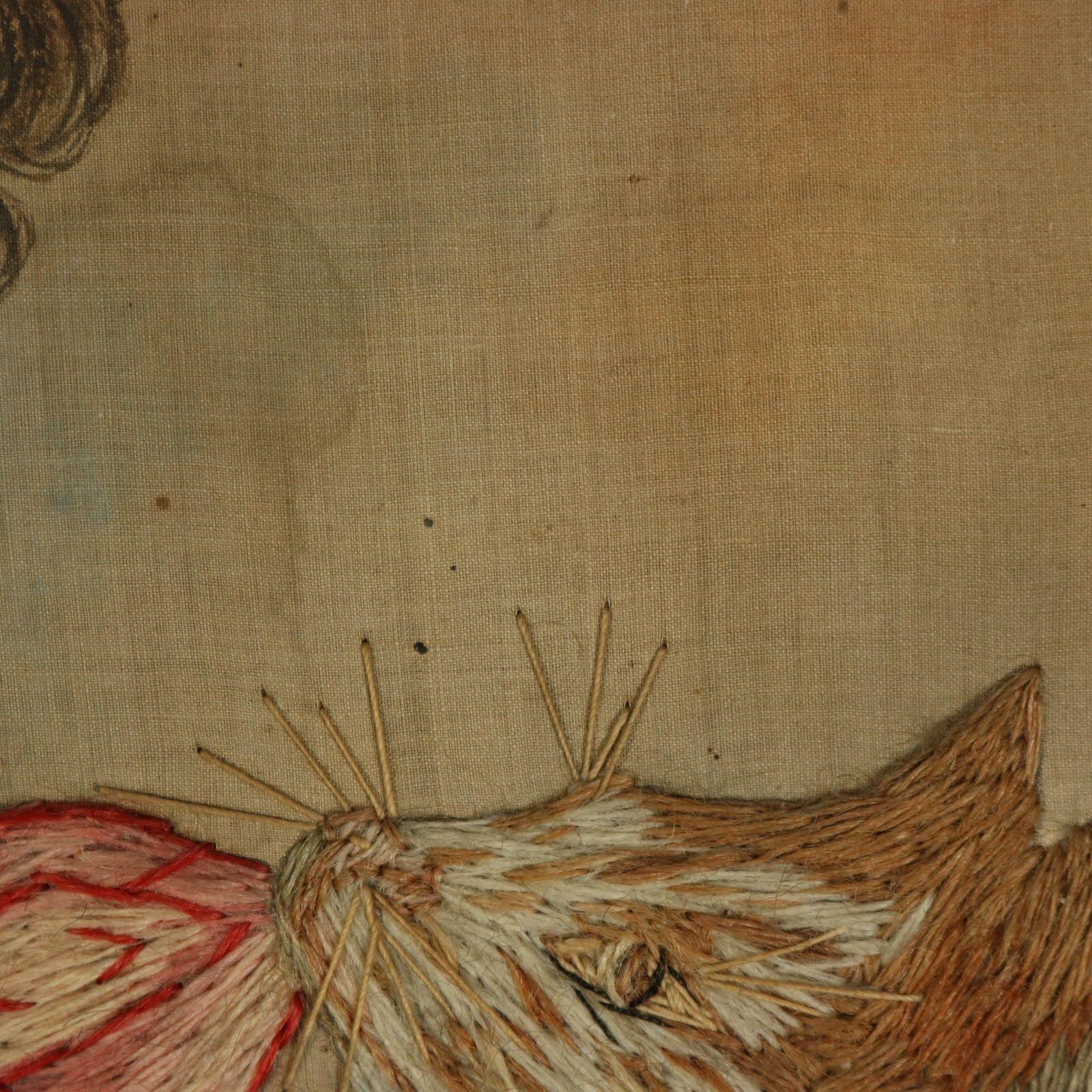 Paire de tableaux géorgiens brodés en laine représentant des filles avec des animaux en vente 5