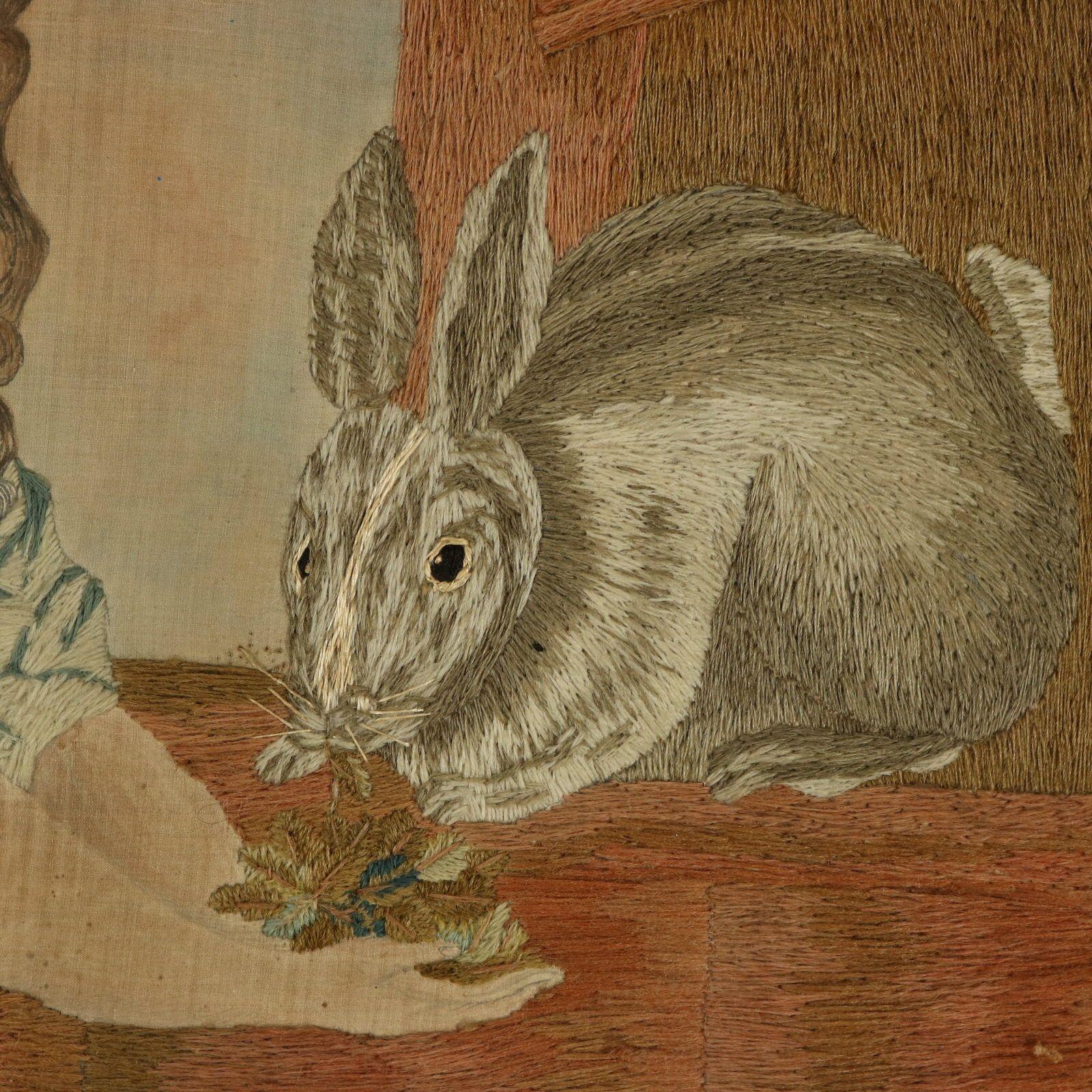 Paire de tableaux géorgiens brodés en laine représentant des filles avec des animaux en vente 10