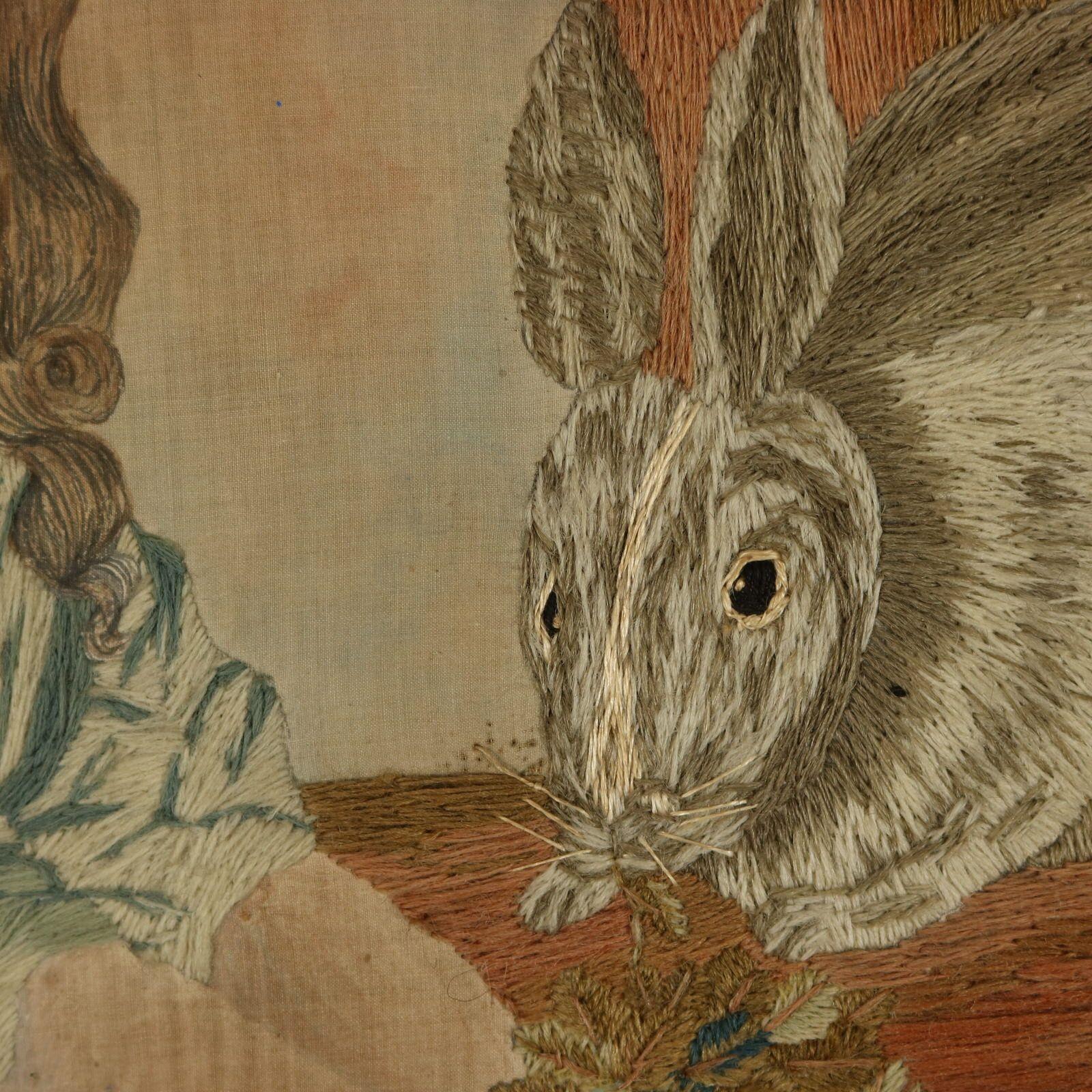 Paire de tableaux géorgiens brodés en laine représentant des filles avec des animaux en vente 11